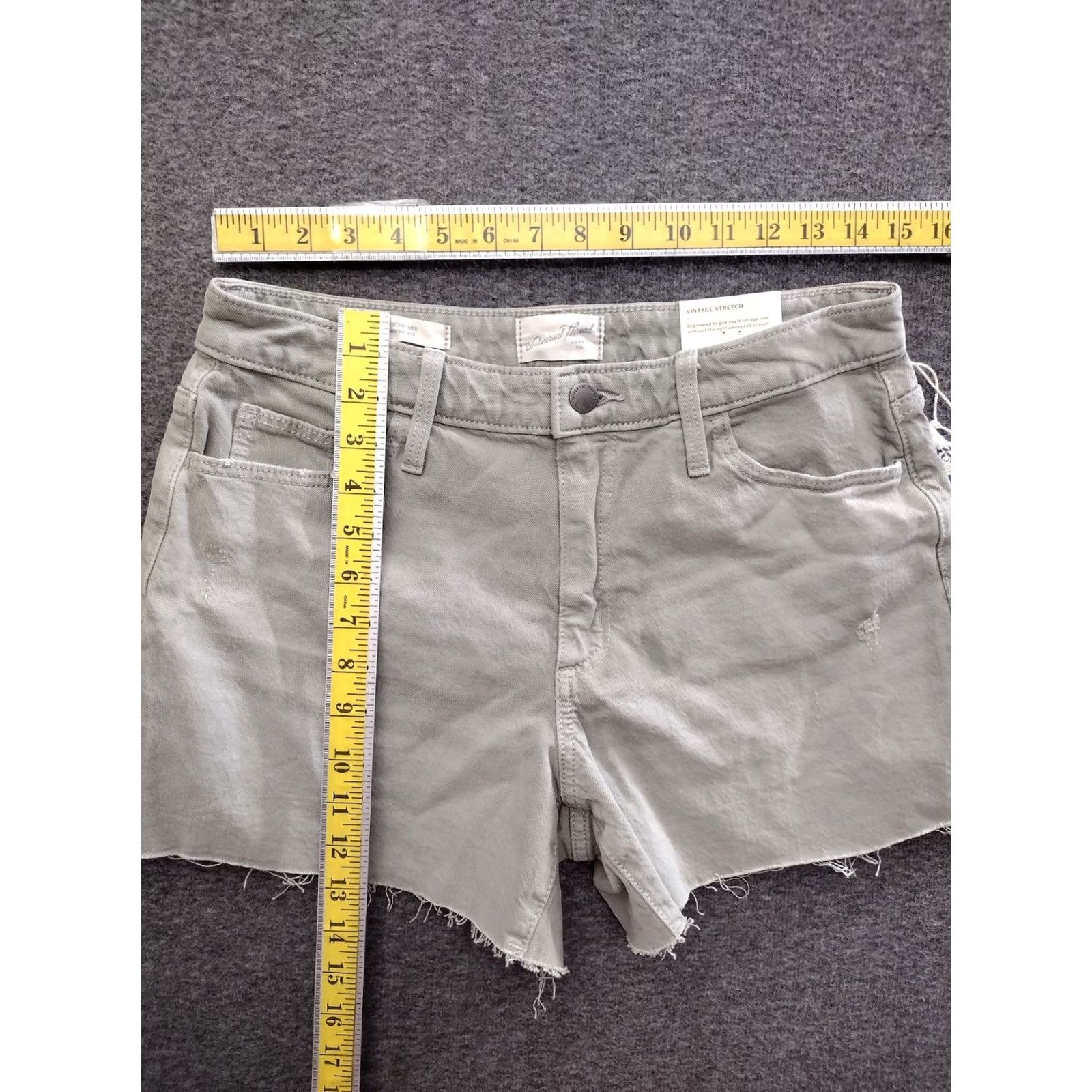 Vintage Universal Threads Women's Beach Shorts 6/28 Dusty Olive Stretch Midi 30 in Slim Coal? Size 28" / US 6 / IT 42 - 4 Thumbnail