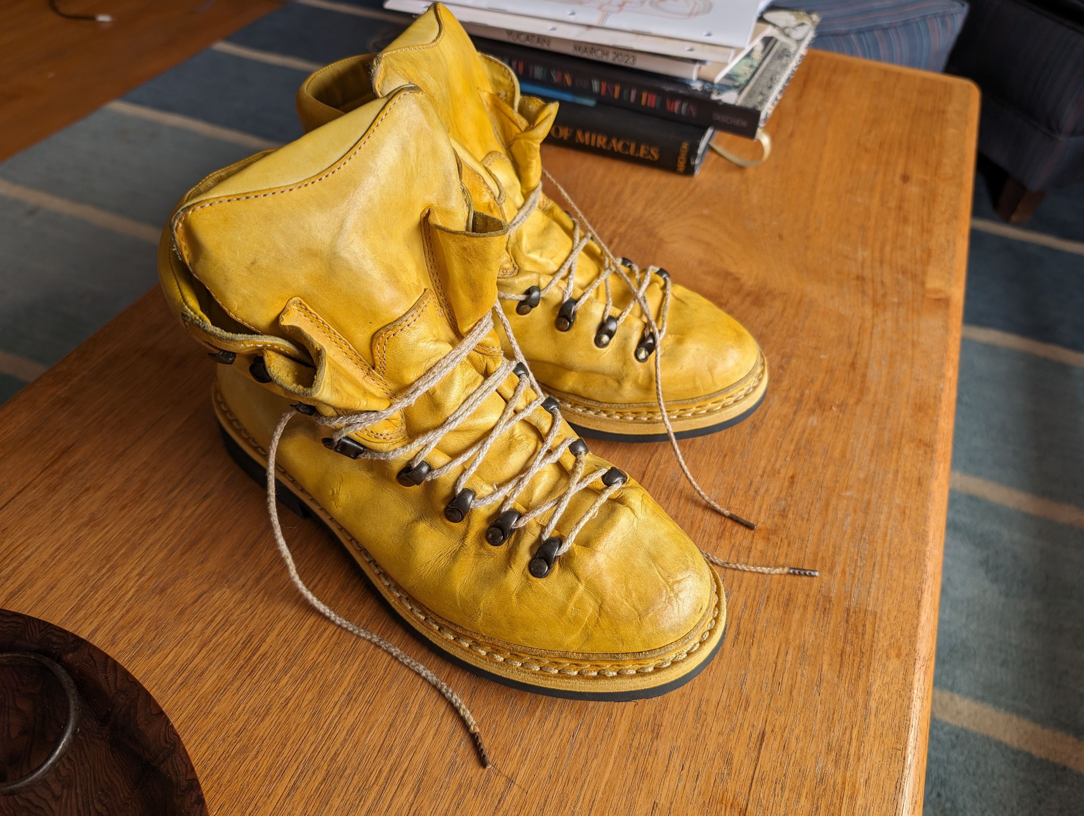 image of A1923 Hiking Boots Dirty Yellow Sz. 41, Men's (Size 8)