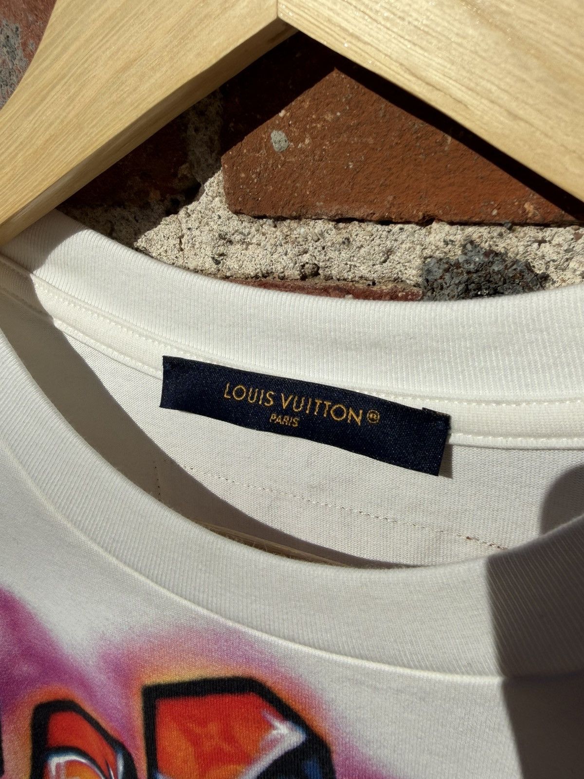 Louis Vuitton Louis Vuitton Graffiti T-Shirt Size US L / EU 52-54 / 3 - 9 Thumbnail
