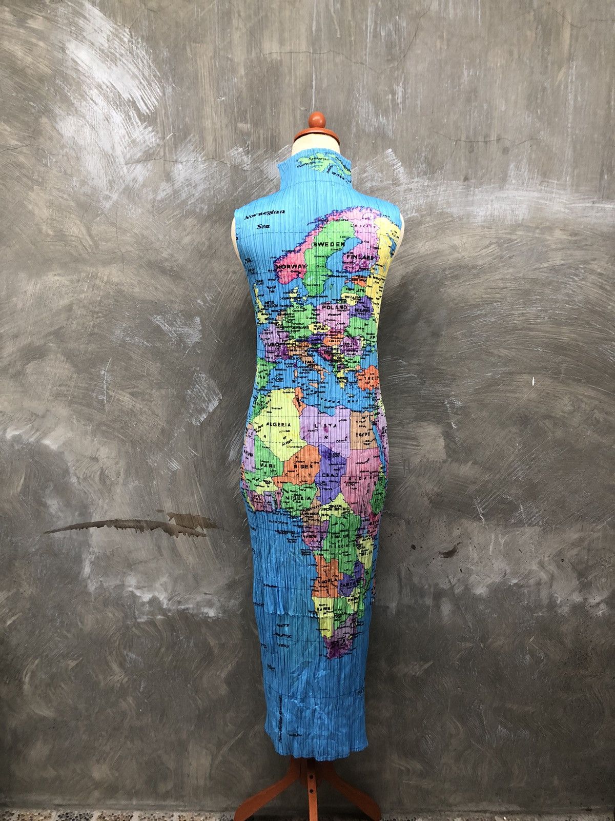 Homme Plisse Issey Miyake × Issey Miyake × Pleats Please Issey Miyake RARE‼️ 90’s Issey Miyake Pleats Please “World Map” Size S / US 4 / IT 40 - 6 Thumbnail