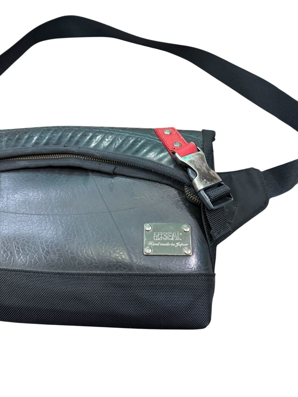 Japanese Brand SEAL HAND MADE JAPAN FROM TIRE TUBE WAIST BAG Size ONE SIZE - 4 Thumbnail