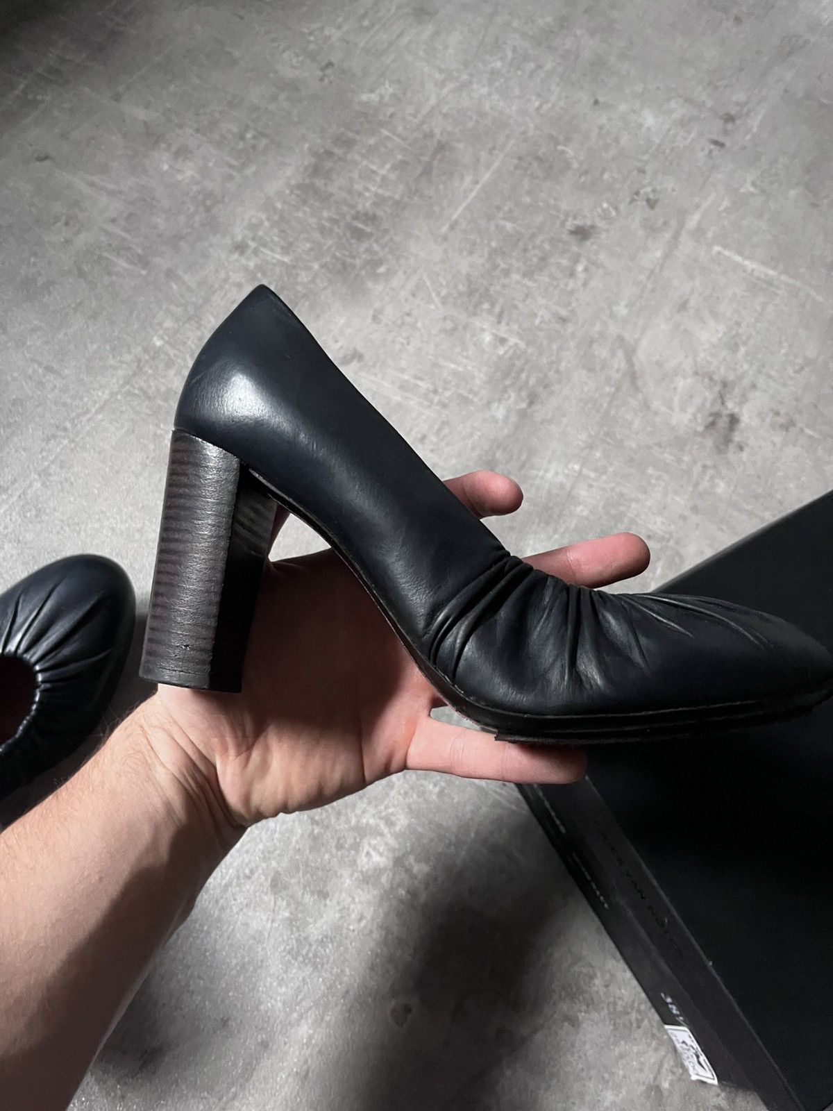 Dries Van Noten Dries Van Noten leather Gathered heels dark navy Size US 8.5 / IT 38.5 - 12 Thumbnail