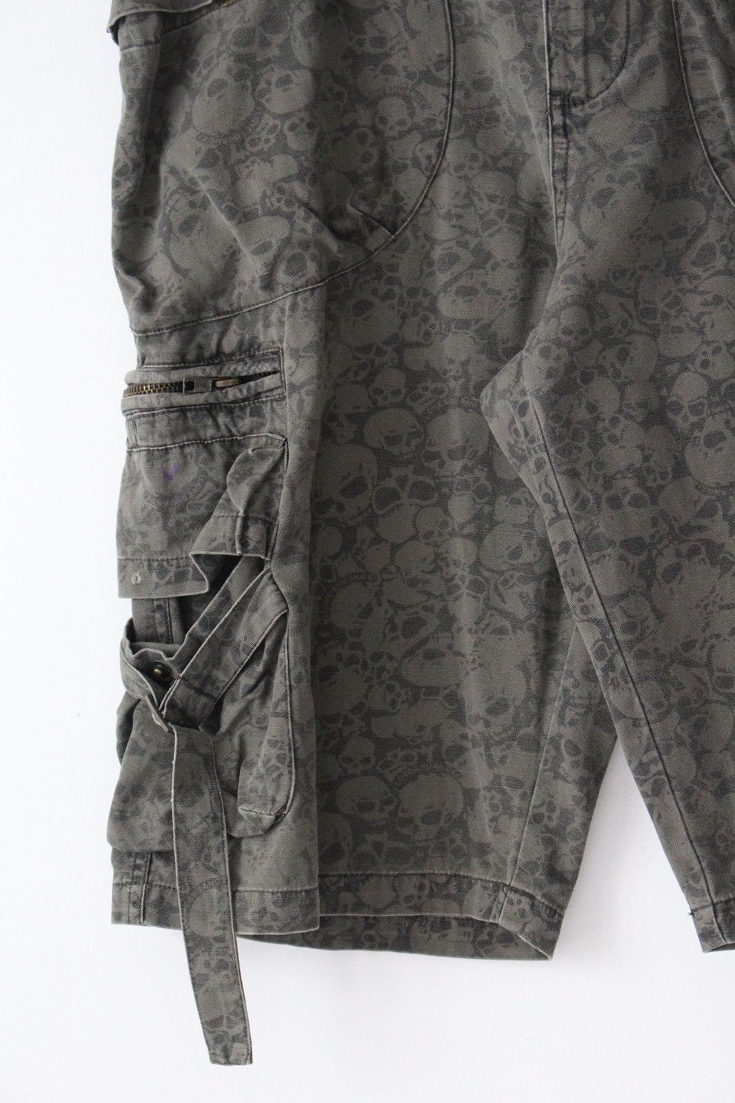 Neighborhood SS2006 NEIGHBORHOOD SKULL 6 POCKET CARGO SHORTS Size US 30 / EU 46 - 6 Thumbnail