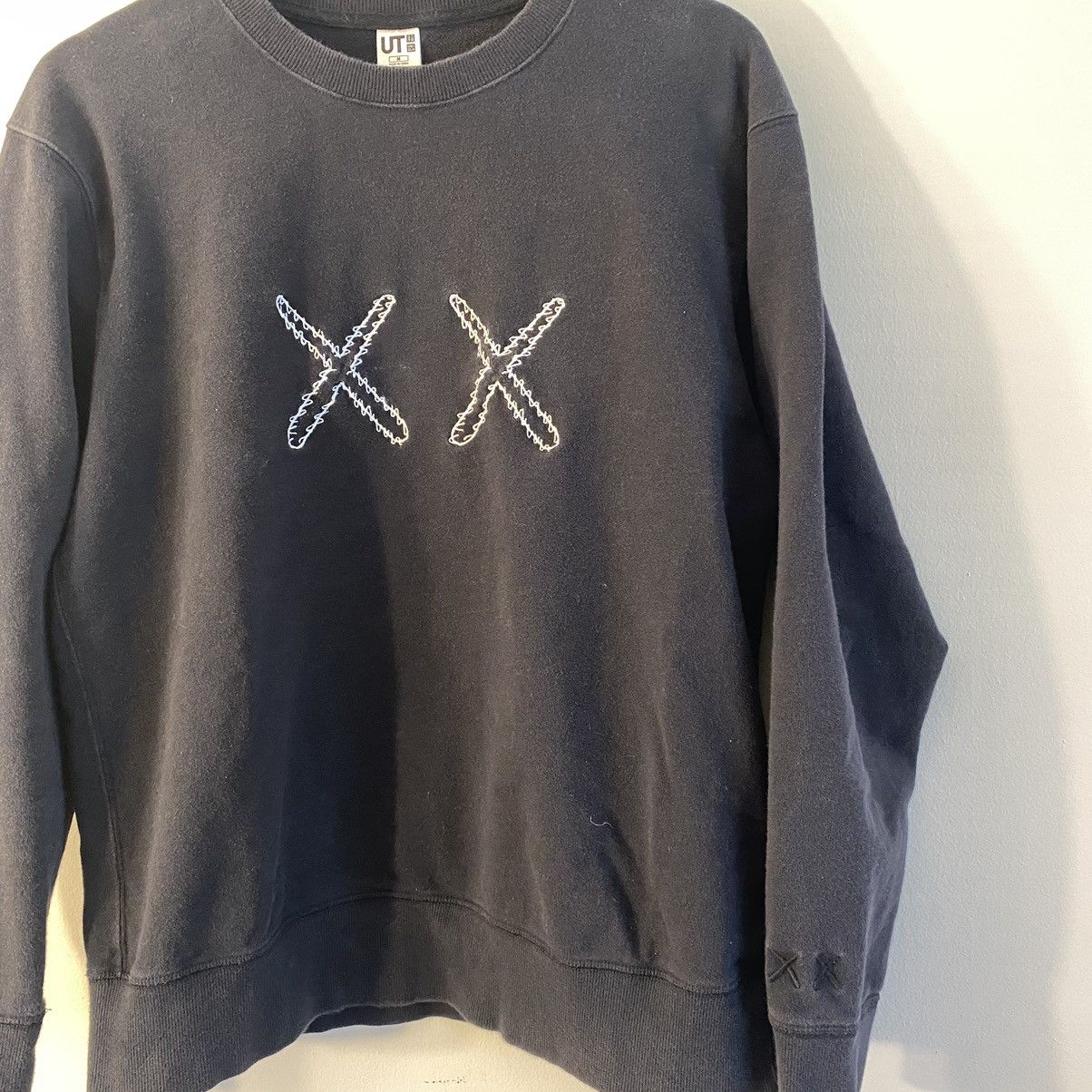 Kaws × Uniqlo Uniqlo X Kaws Sweatshirt Crewneck Size US M / EU 48-50 / 2 - 3 Thumbnail