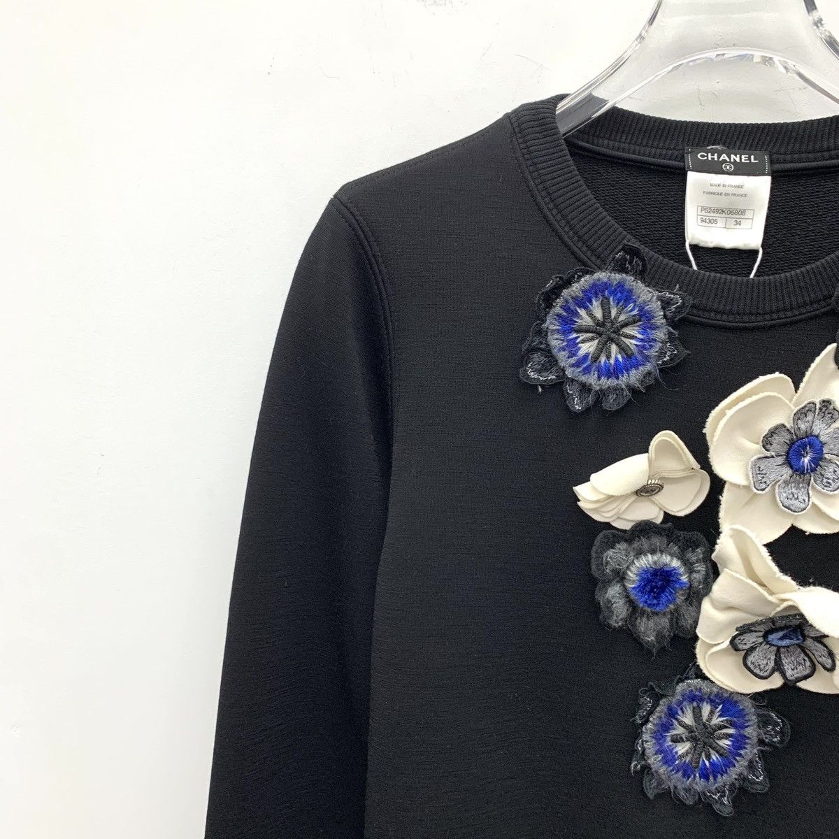 Chanel Chanel Black Flower Embroidered Crew Neck Sweatshirt K26WX Size XS / US 0-2 / IT 36-38 - 3 Thumbnail
