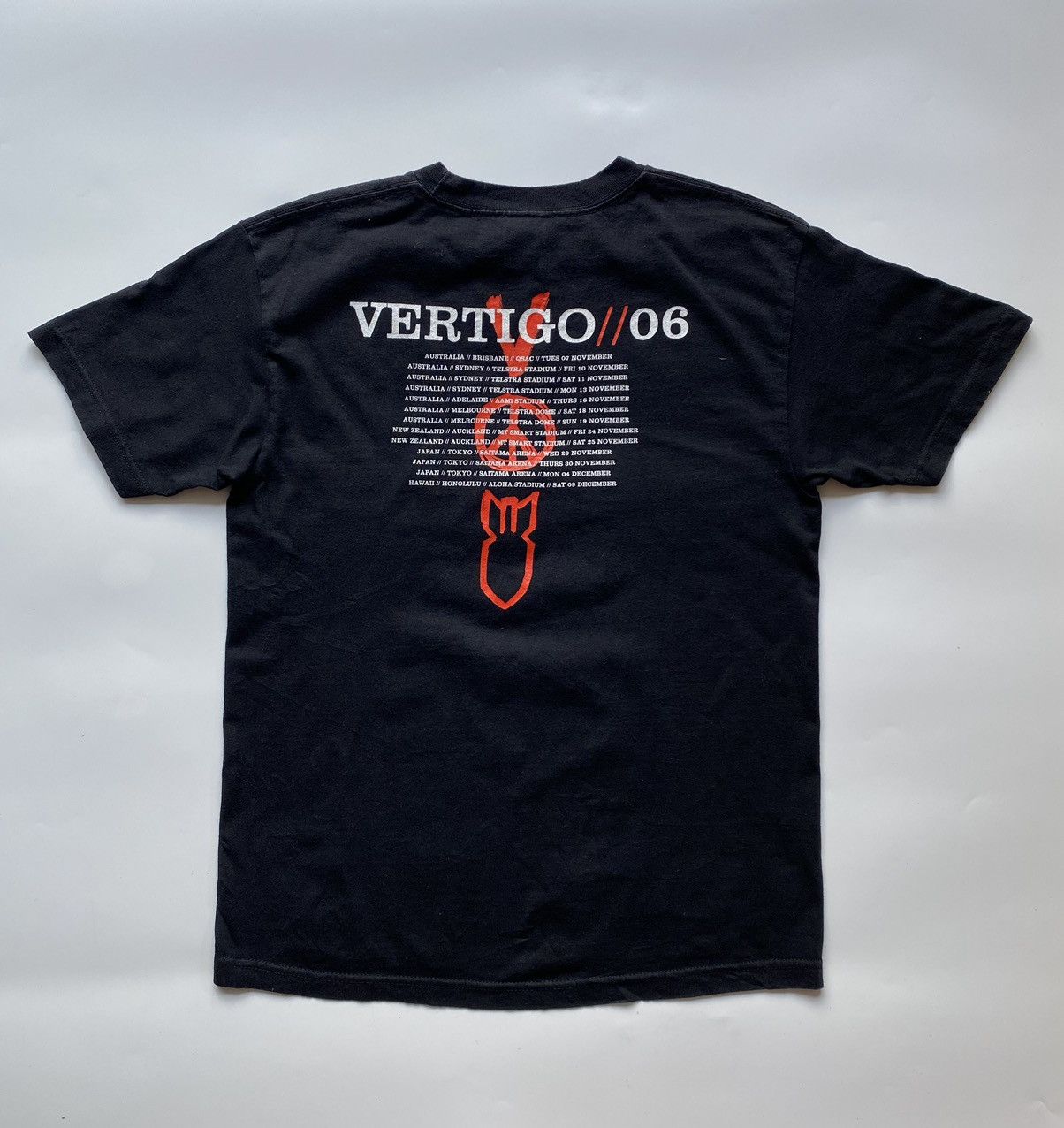 Band Tees 2006 FADED BLACK U2 'VERTIGO TOUR' TEE (M) Size US M / EU 48-50 / 2 - 2 Thumbnail