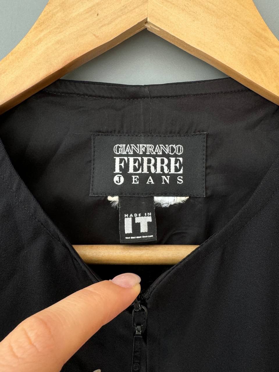 Designer × Gianfranco Ferre × Vintage Vintage 90's Gianfranco Ferre Designer Light Vest Size S / US 4 / IT 40 - 2 Thumbnail