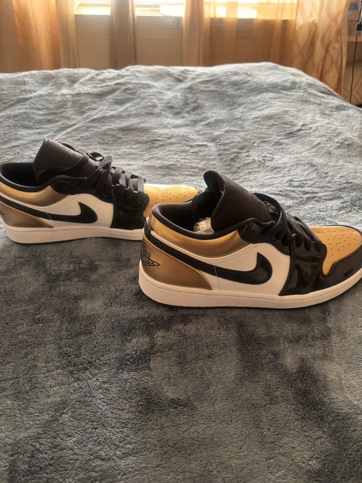 Nike JORDAN 1 LOW GOLD TOE Size US 10 / EU 43 - 4 Thumbnail