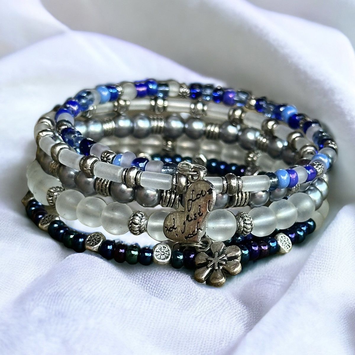 Other Blue and white beaded wrap bracelet Size ONE SIZE - 1 Thumbnail