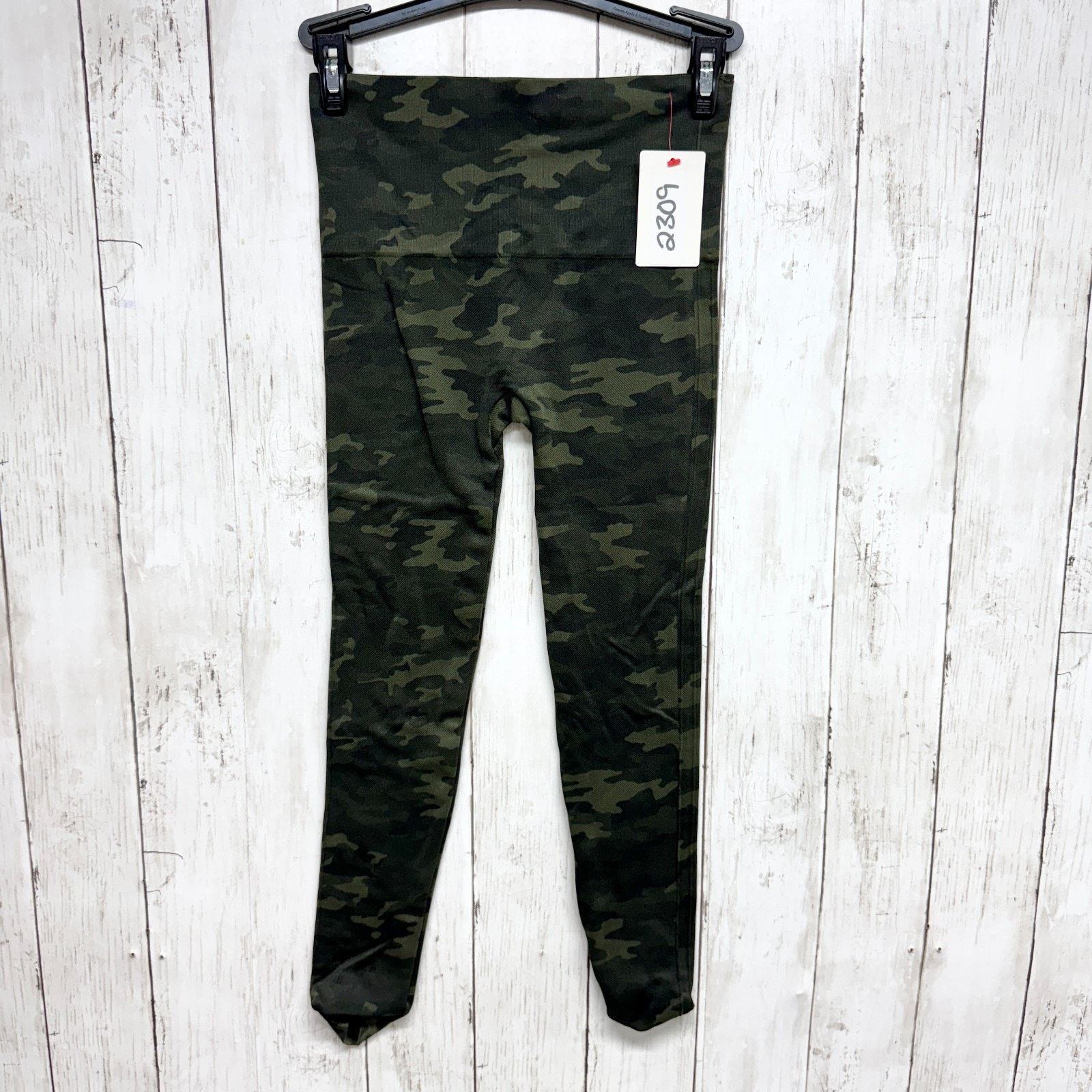Spanx Spanx Pants XS Look At Me Now Seamless Leggings Hi-Rise Camo Size 23" - 1 Thumbnail