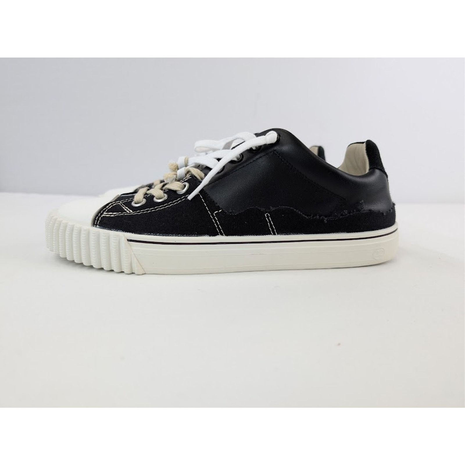 Maison Margiela o1rshd1 Evolution Low Sneakers in Black / White Size US 13 / EU 46 - 11 Thumbnail