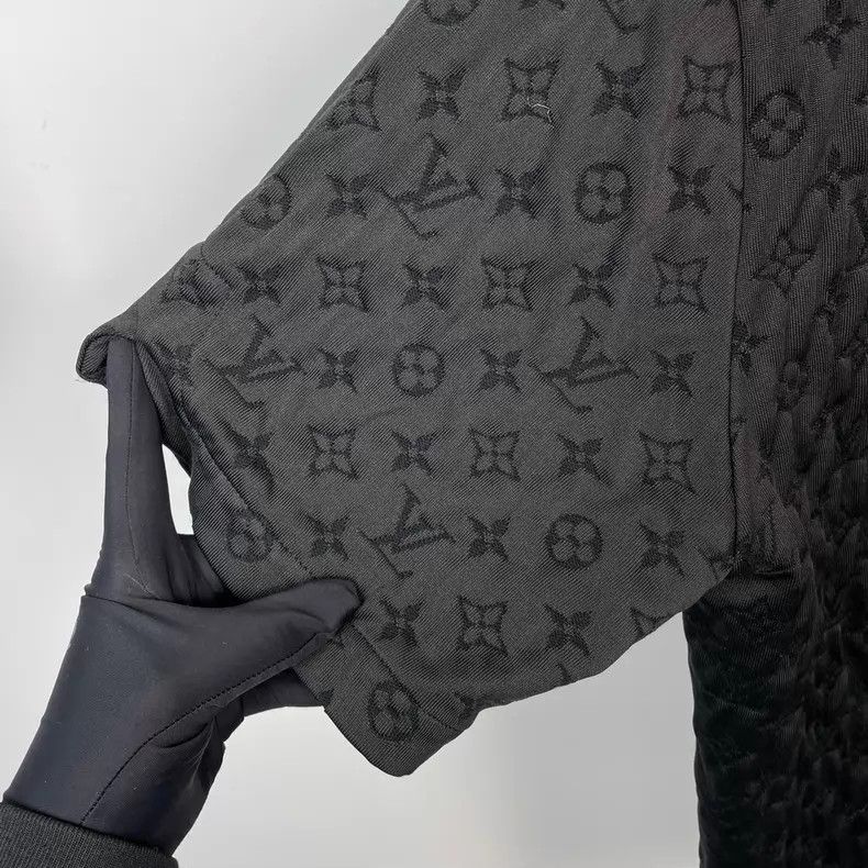 Louis Vuitton Louis Vuitton NBA Louis Vuitton Embossed Full Print Short Size US XL / EU 56 / 4 - 6 Thumbnail