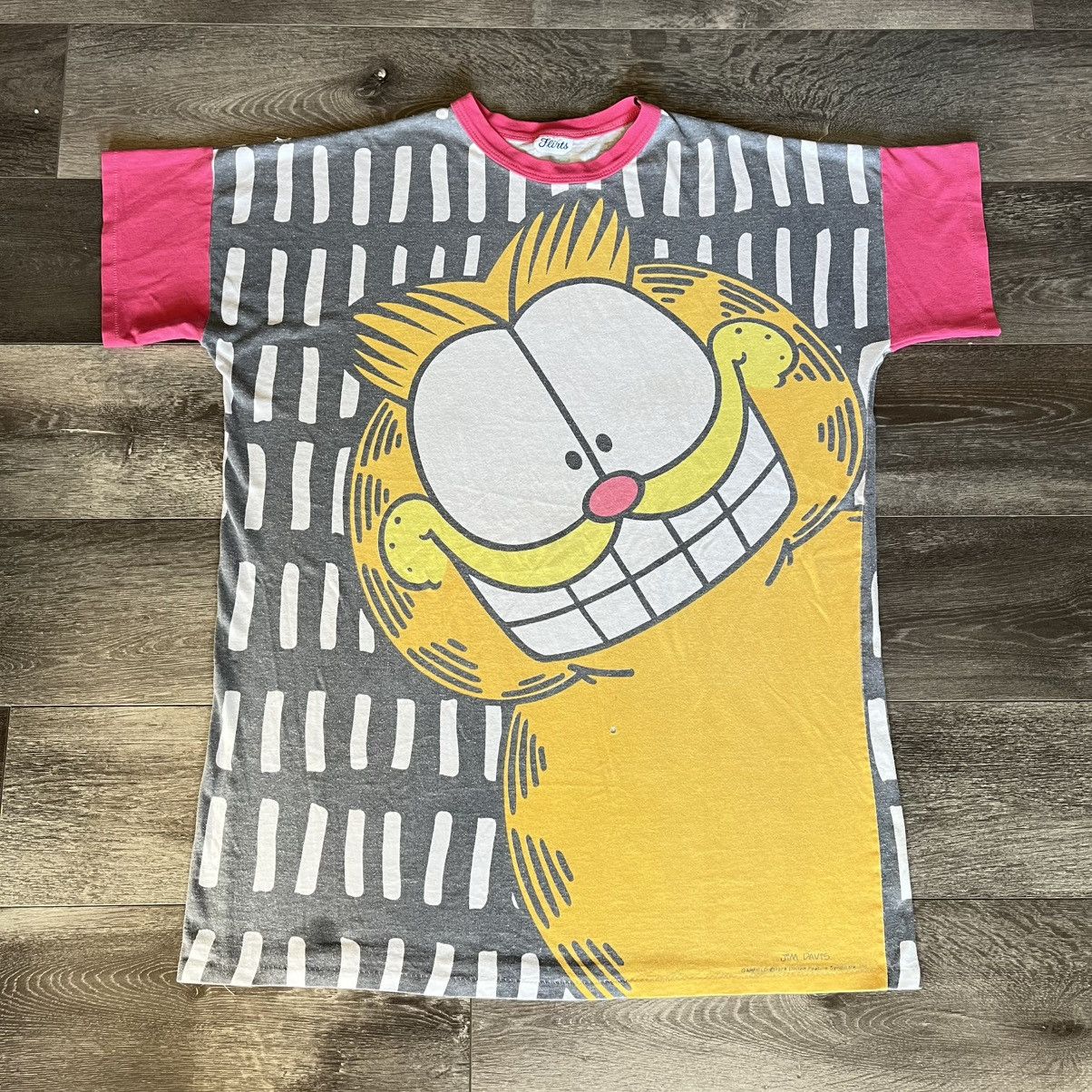 Vintage Vintage 90s Flirts Garfield All Over Print Graphic Logo Tee Size US XL / EU 56 / 4 - 1 Thumbnail