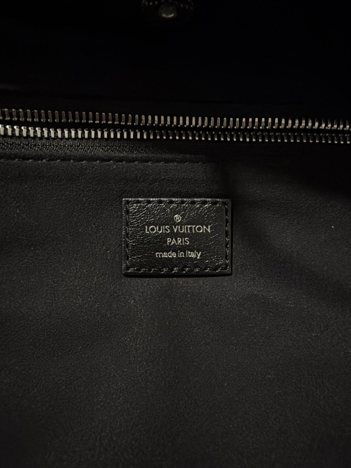Louis Vuitton Louis Vuitton Carry All Vibe MM Black Shoulder Bag Size ONE SIZE - 13 Thumbnail