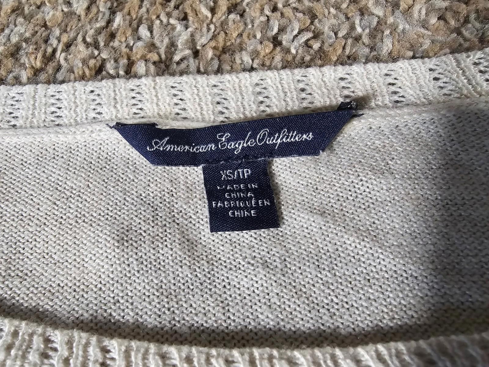 American Eagle Outfitters American Eagle Doiley XS Beige LS shirt Size XS / US 0-2 / IT 36-38 - 2 Thumbnail