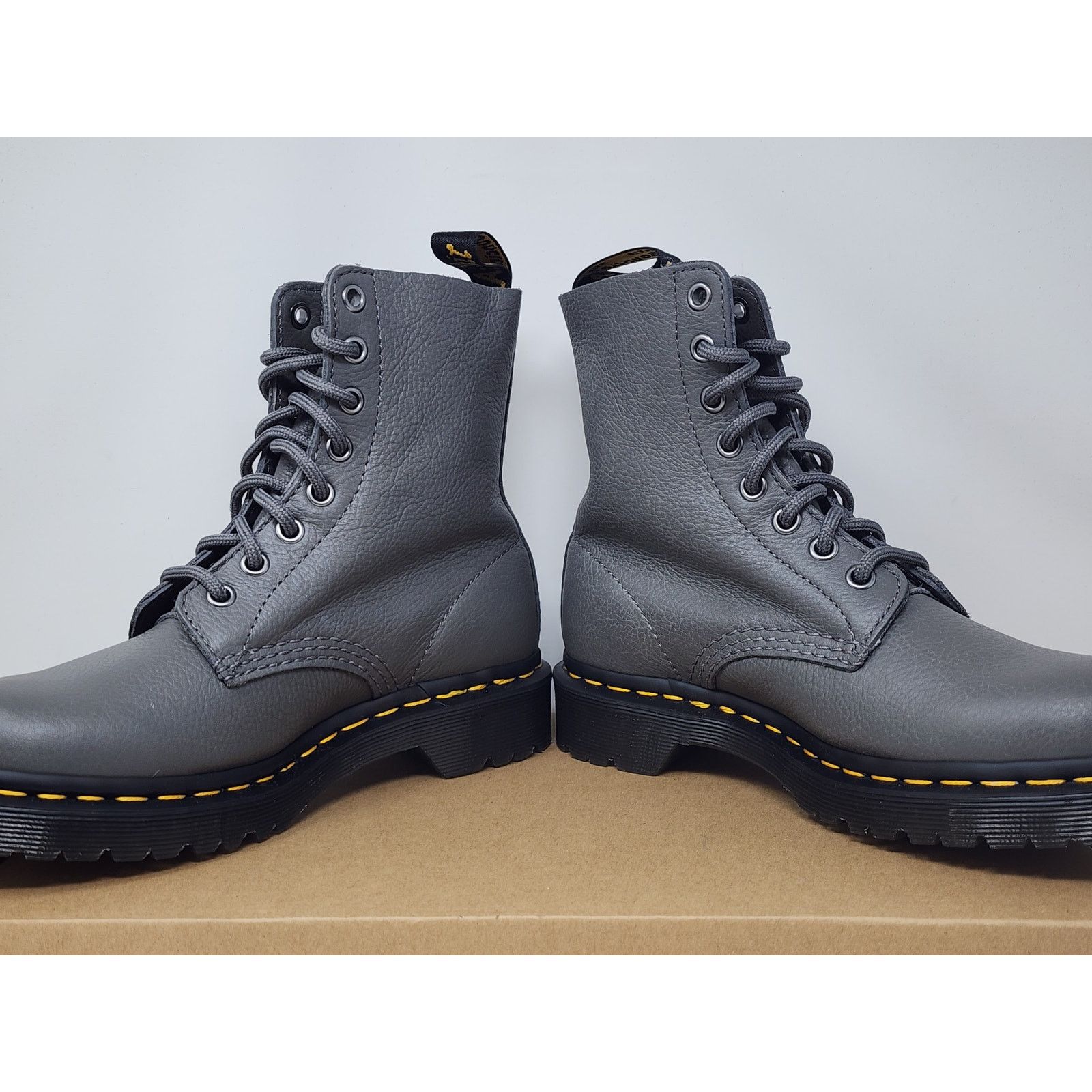 Dr. Martens DS Doc Martens Pascal Leather GREY Size 5 Size US 5 / EU 37 - 6 Thumbnail