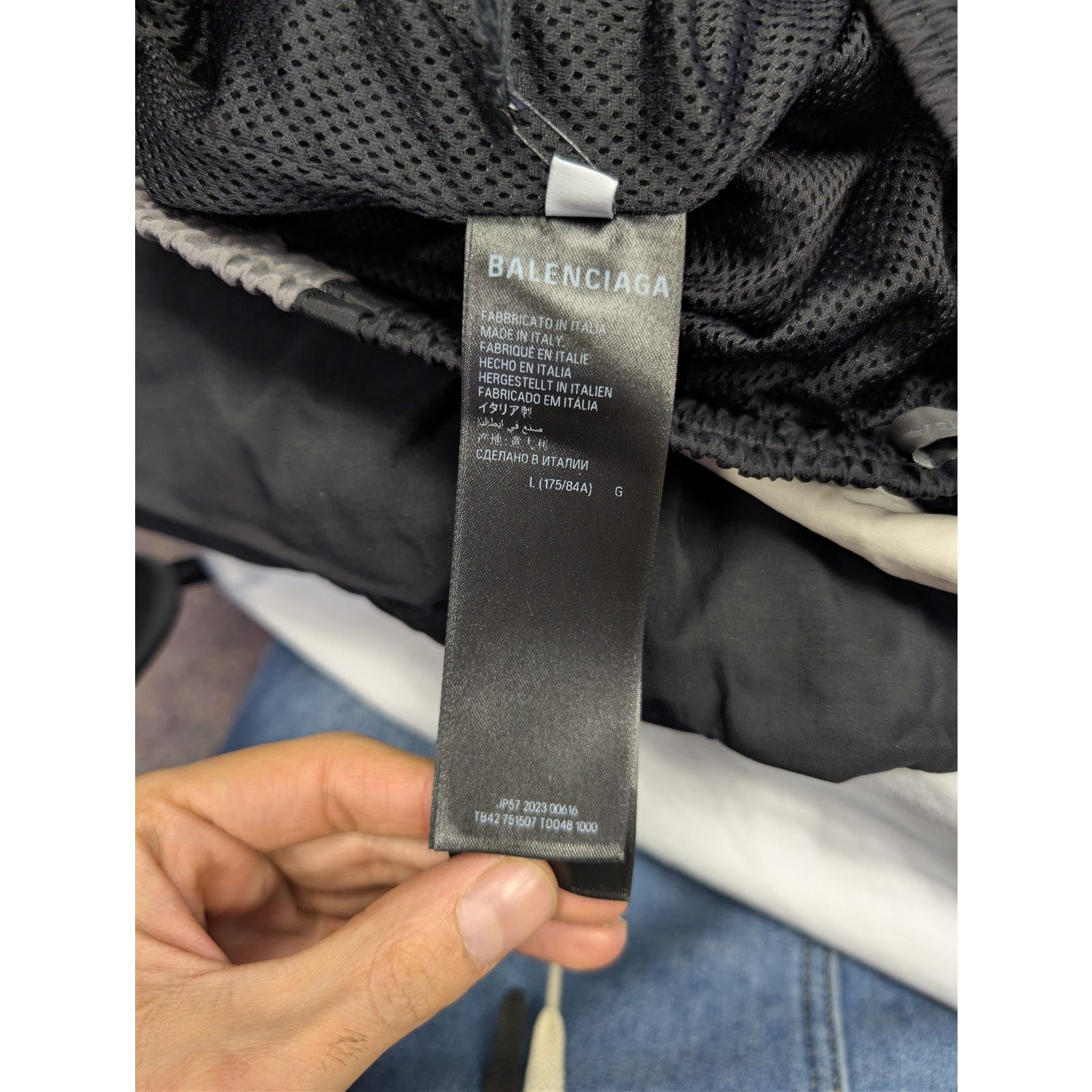 Balenciaga o1rshd1 Q:2 / Regular Tracksuit Pants in Black Size US 34 / EU 50 - 16 Thumbnail