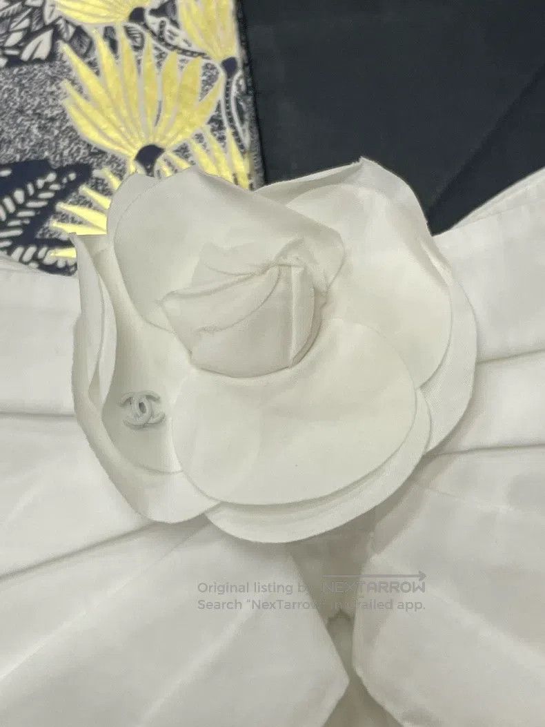 Chanel Chanel White camelia bow strap top Size XS / US 0-2 / IT 36-38 - 2 Thumbnail