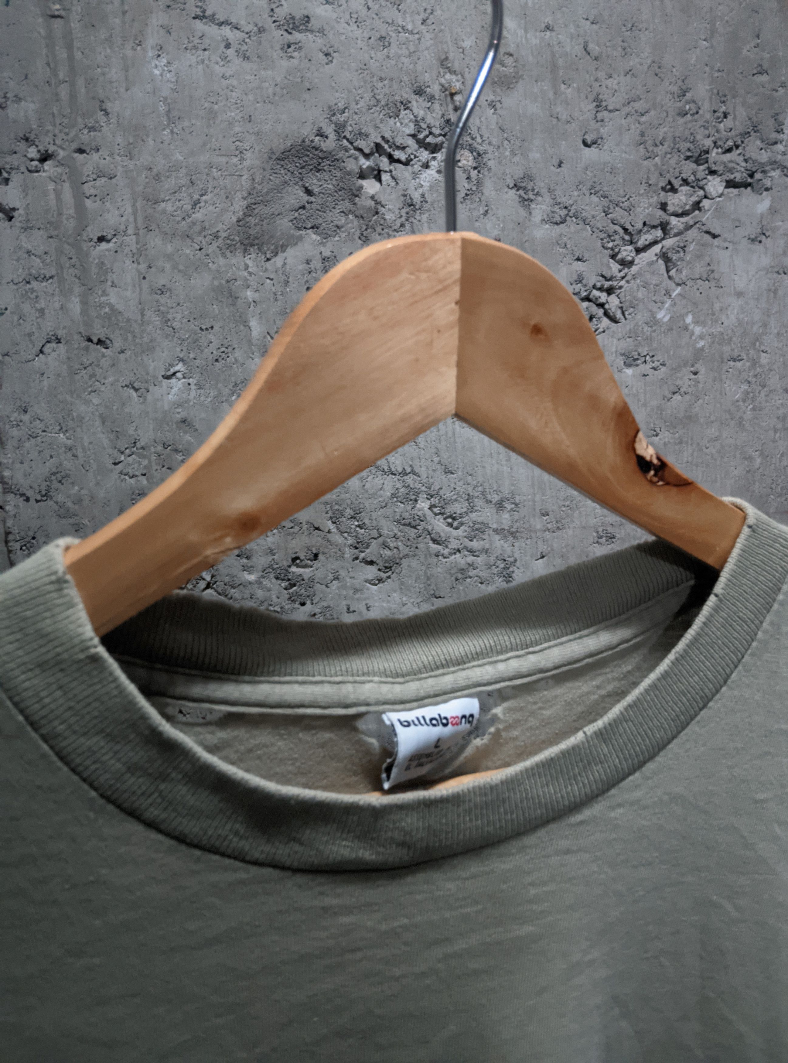 Vintage Vintage 90s very thrashed billabong surf tshirt Size US L / EU 52-54 / 3 - 9 Thumbnail