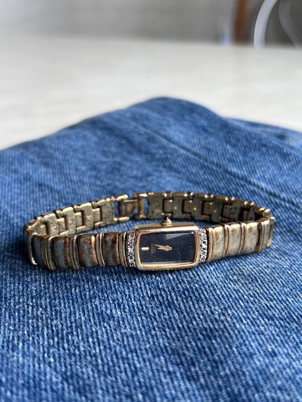 Vintage Vintage 1997 Seiko Curved Shaped Face 18 Karat Gold Plated Size ONE SIZE - 3 Thumbnail