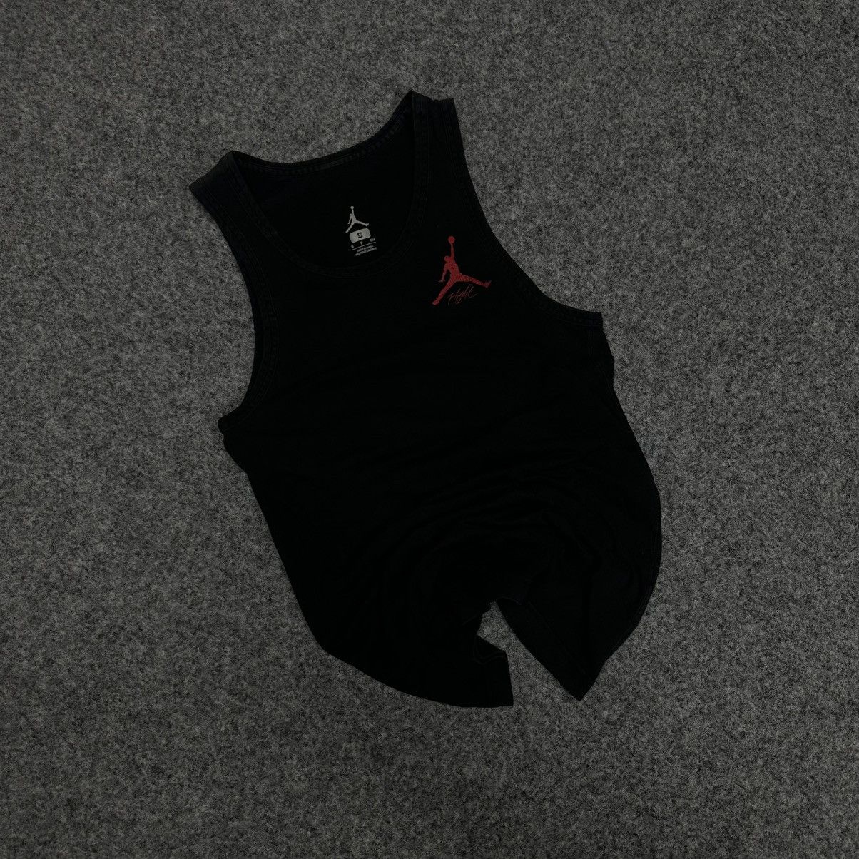 Jordan Brand VTG Man Air Jordan Tank Top Small Logo Distressed Sun Faded Size US S / EU 44-46 / 1 - 1 Thumbnail