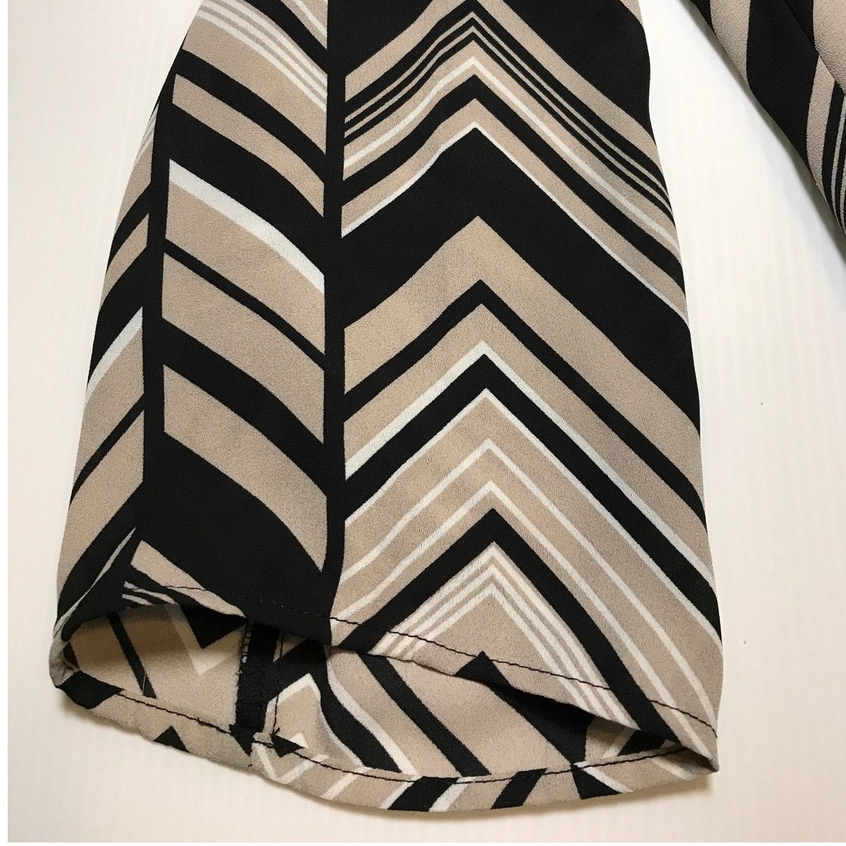 Other Est 1945 Chevron Sheer V-Neck Long Sleeves Blouse M Size M / US 6-8 / IT 42-44 - 9 Thumbnail