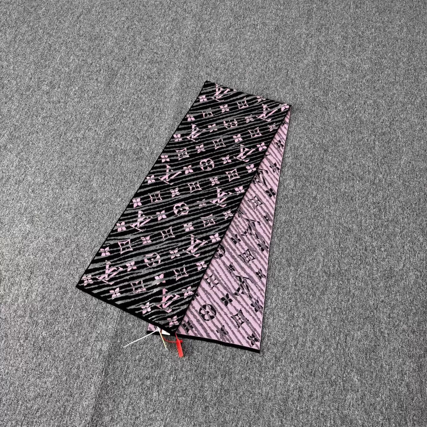 Louis Vuitton LV color blocked double-sided monogram wool scarf 99 new Size ONE SIZE - 1 Thumbnail