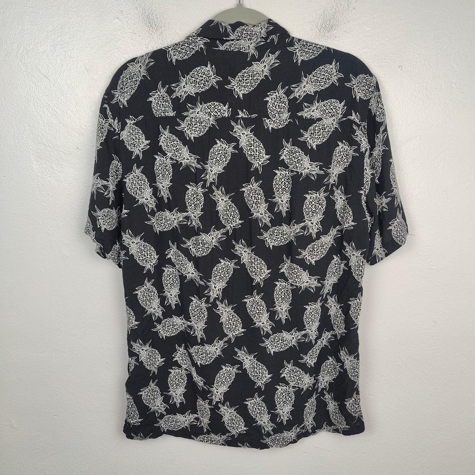 Allsaints AllSaints Firebase Pineapple Print Shirt Men Medium Black Size US M / EU 48-50 / 2 - 3 Thumbnail