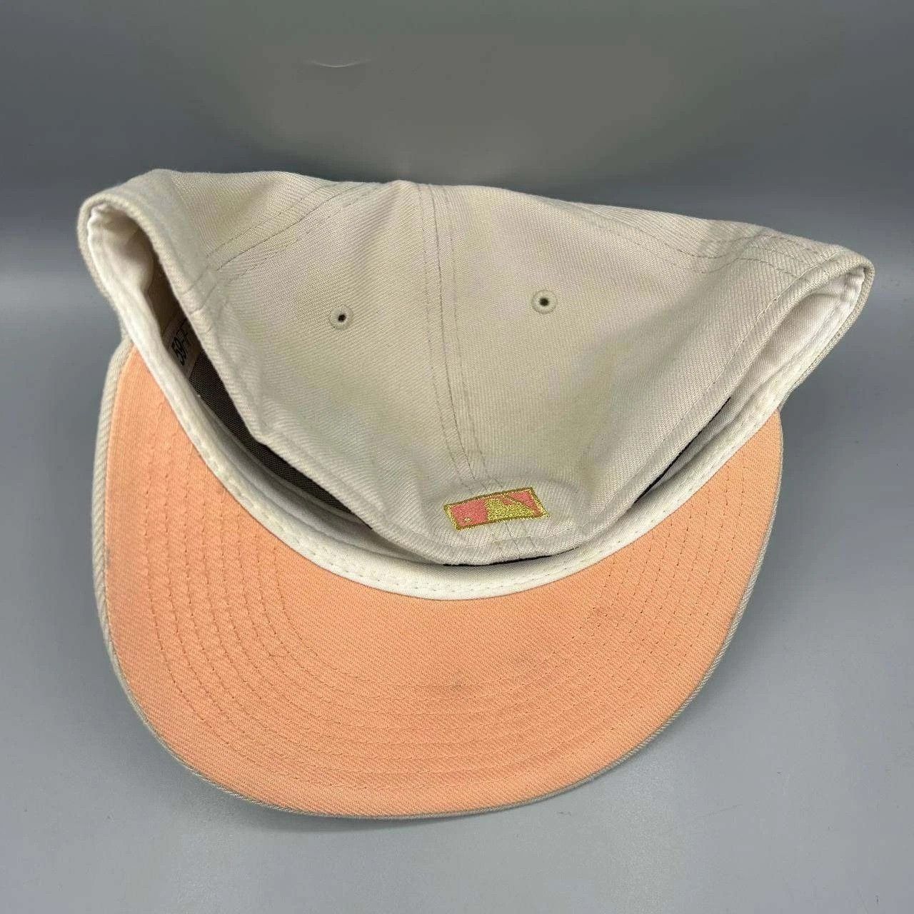 New Era Seattle Mariners Hat Men 7 1/2 Beige Pink MLB Fitted Cap Size ONE SIZE - 3 Thumbnail
