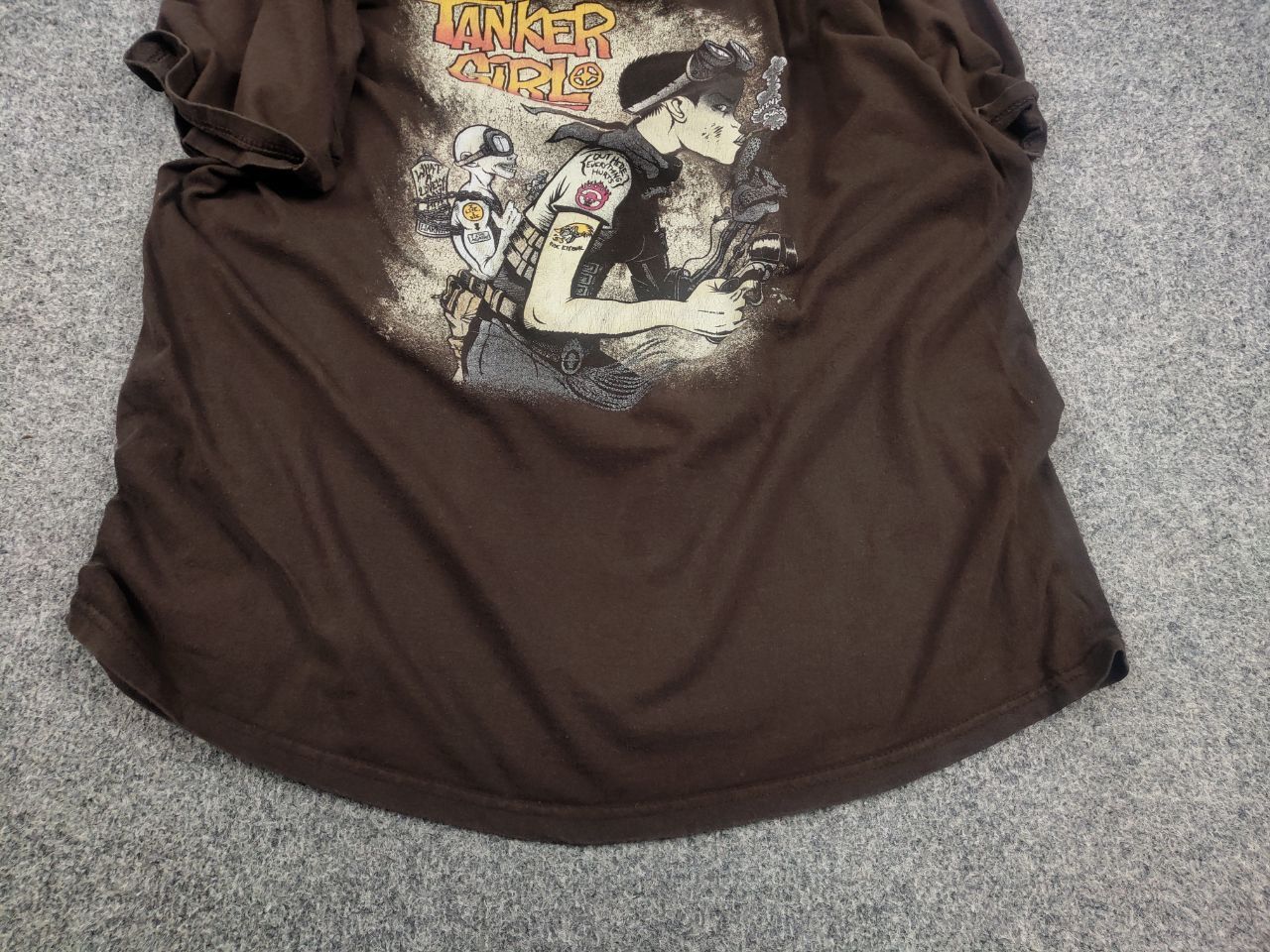Vintage Vintage 90s Tank Girl Logo Oversized Brown T Shirt Skater Size US XL / EU 56 / 4 - 6 Thumbnail