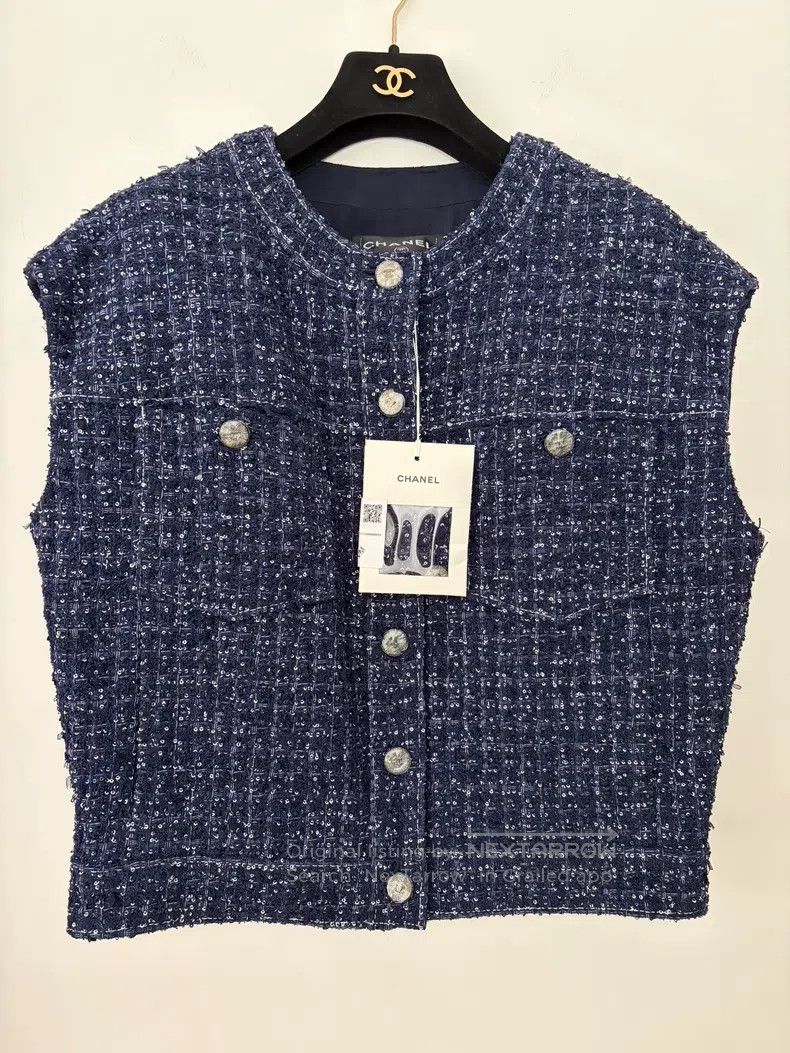 Chanel Spring and summer blue sequin vest