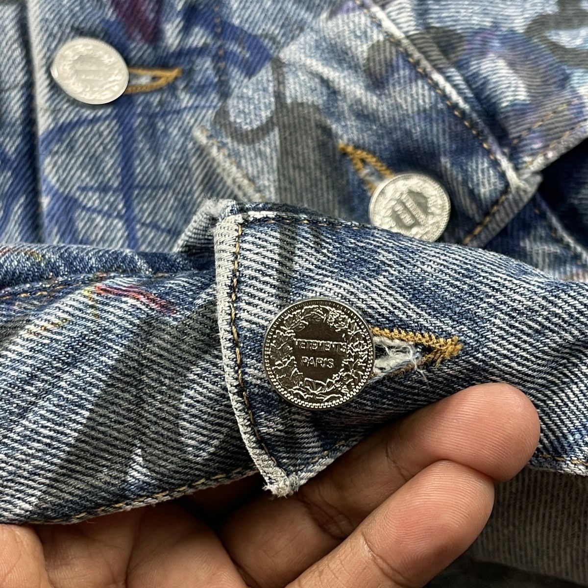 Vetements Vetements Graffiti Denim Jacket Size US L / EU 52-54 / 3 - 10 Thumbnail