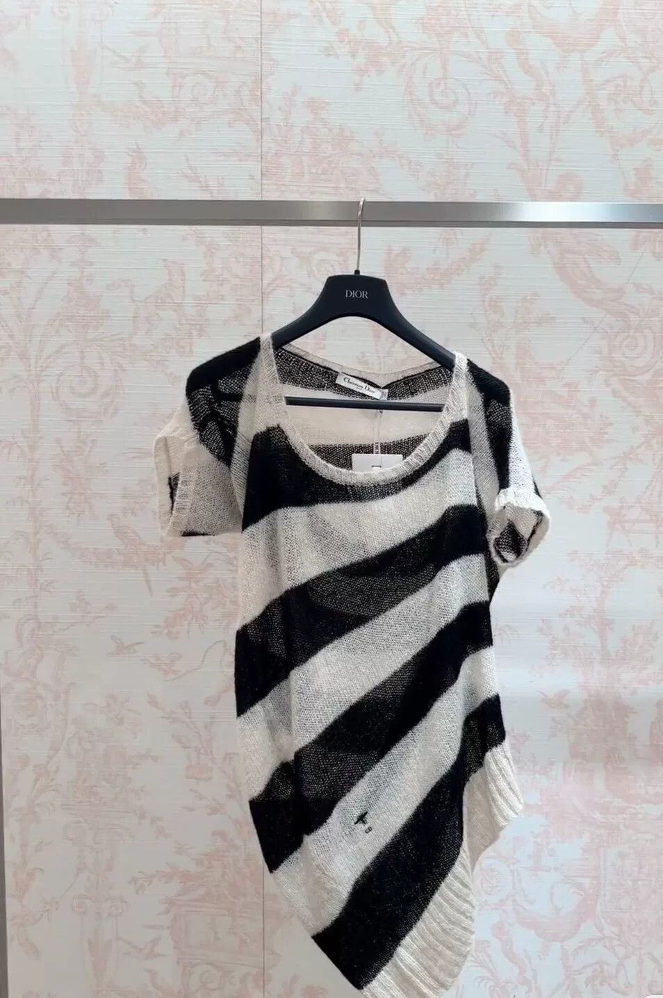 Dior dior knit oversized top with irregular design Size US M / EU 48-50 / 2 - 1 Thumbnail