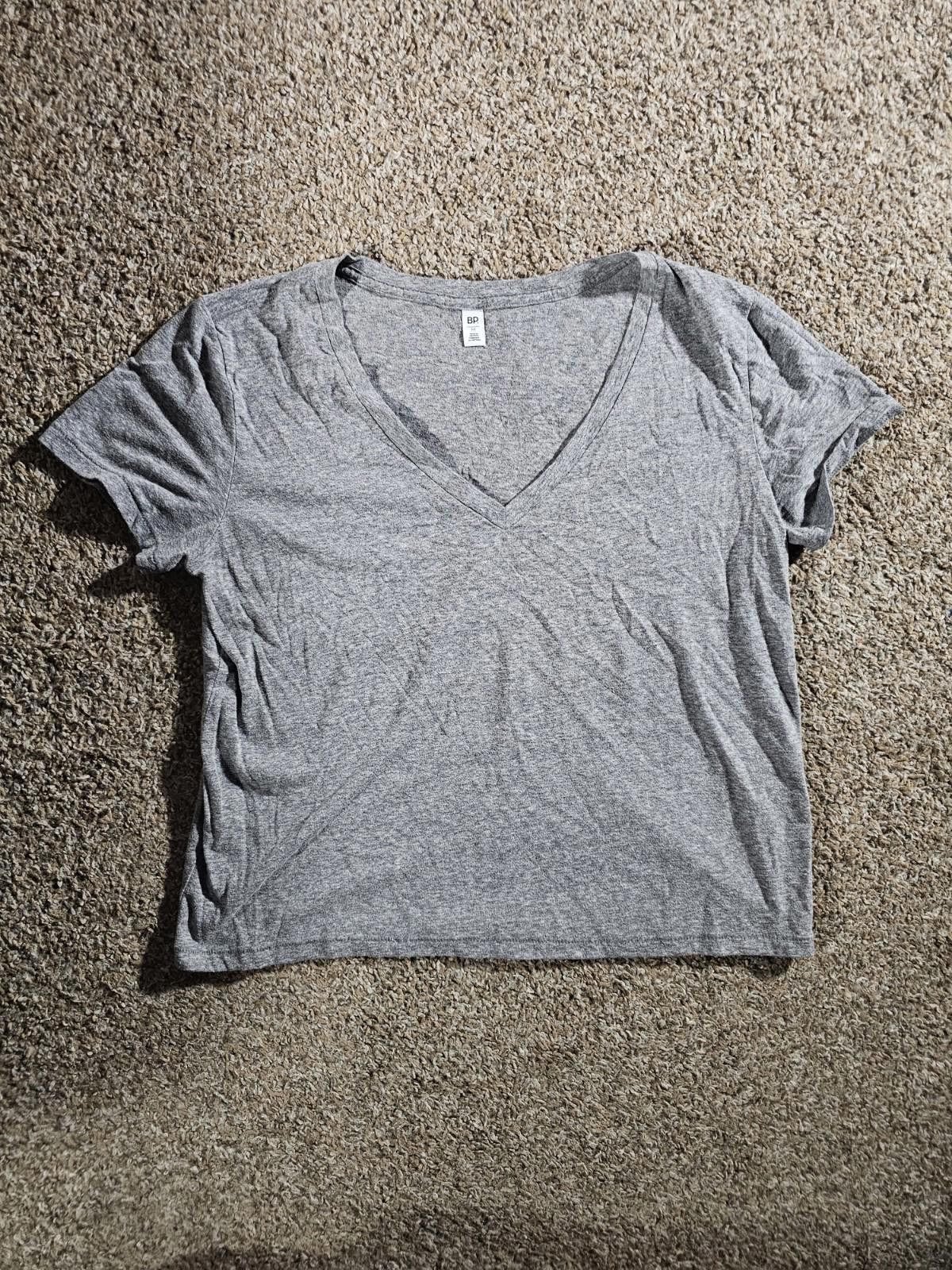 BP. BP Gray Vneck Tshirt Medium Size M / US 6-8 / IT 42-44 - 1 Thumbnail