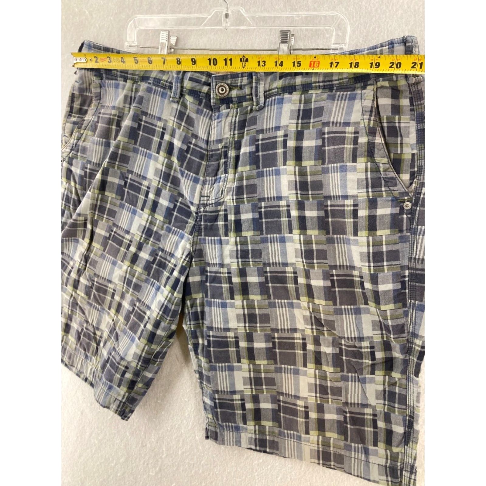 Tommy Bahama VINTAGE Tommy Bahama Cargo Shorts Mens 40 Lightweight Cotton Plaid Beach Casual Size US 40 / EU 56 - 2 Thumbnail