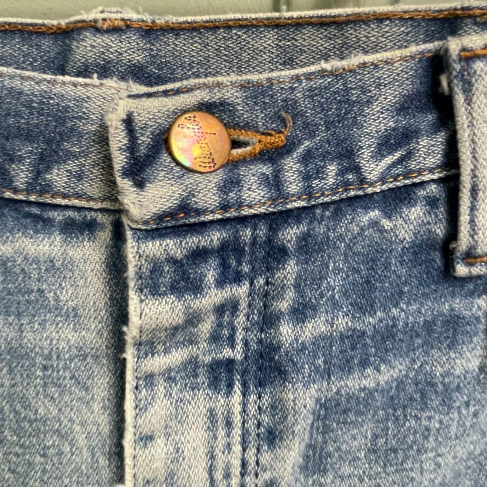 Wrangler Wrangler Light Wash Distressed Jeans 35x36 Thrashed Size US 35 - 6 Thumbnail