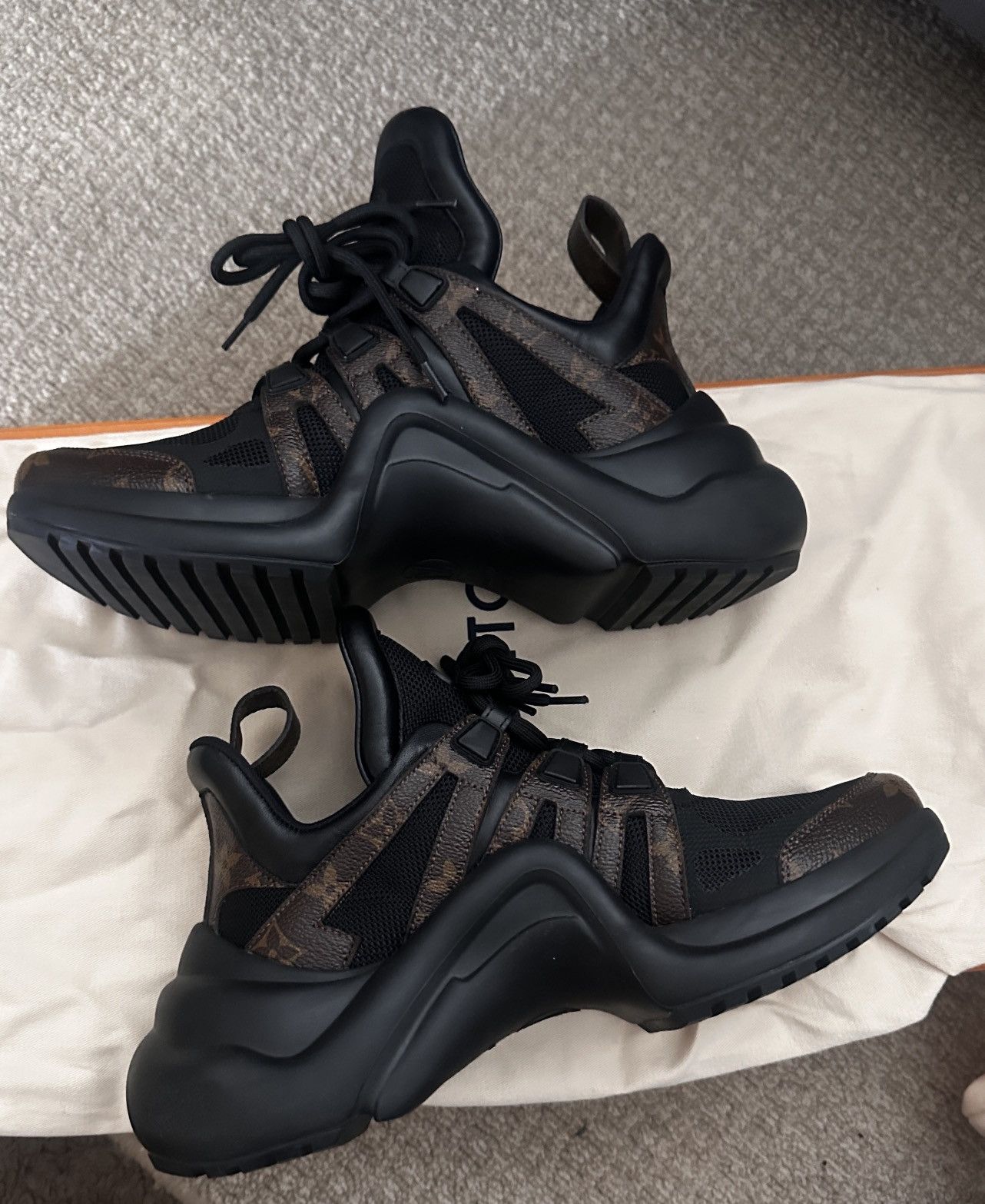 Louis Vuitton Louis Vuitton Sneakers Size US 7.5 / IT 37.5 - 1 Thumbnail