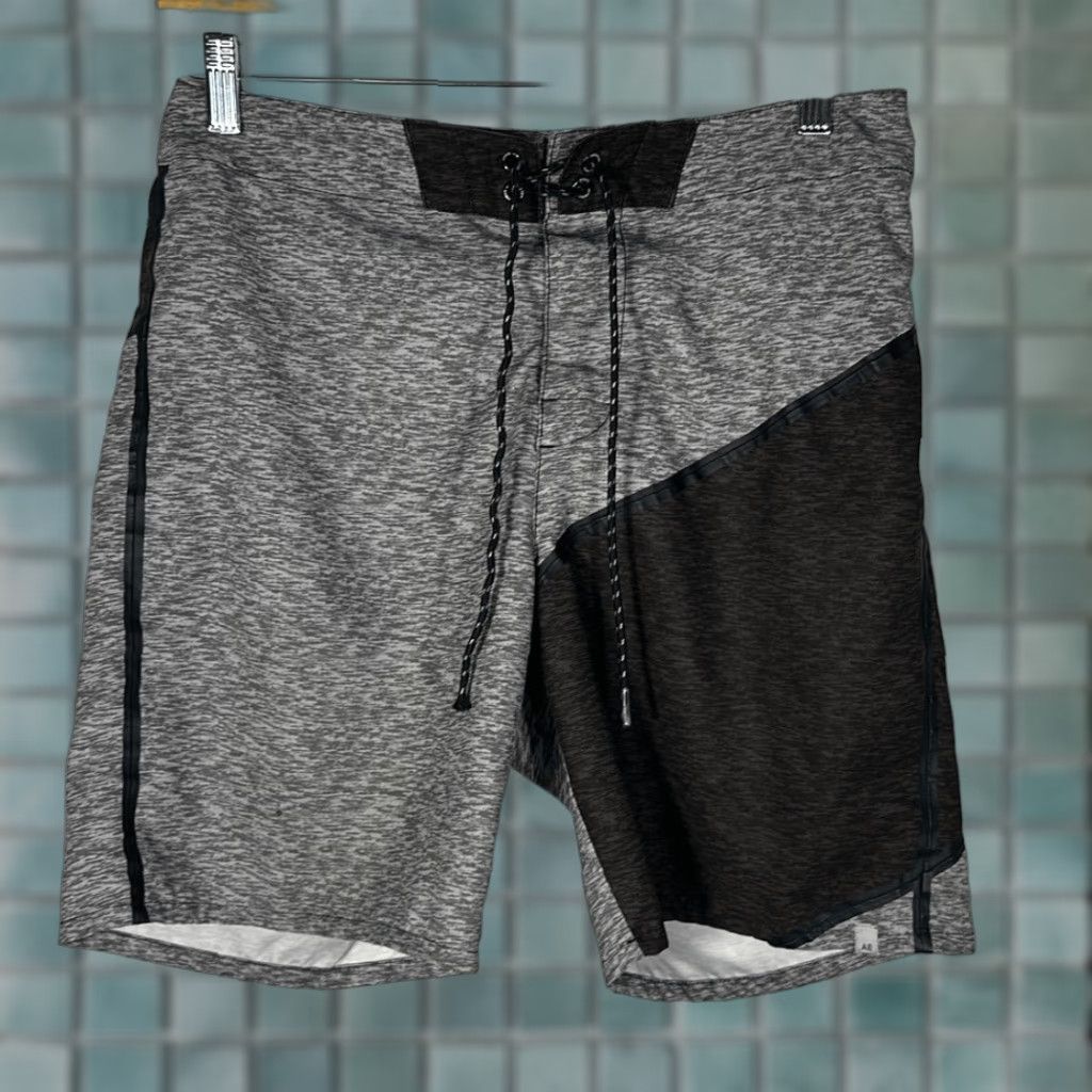 Vintage VINTAGE American Eagle Outfitters Swimwear Swim Trunks Board Shorts Size S Small Gray Mens Adults S Gray Board Shorts Swim Trunks Size US 29 - 1 Thumbnail