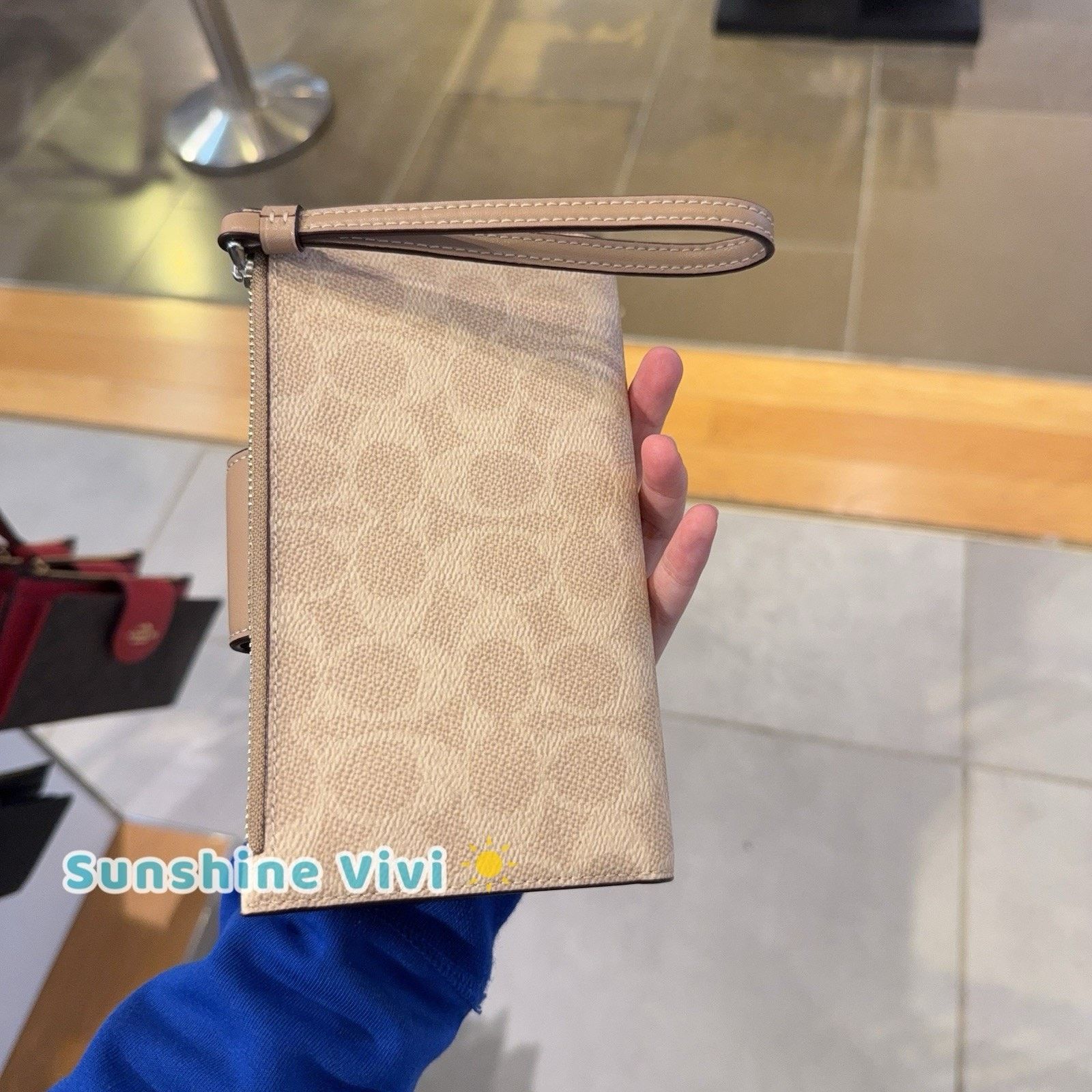 Coach NWT Coach Phone Wallet Signature Canvas CW780 SV/Sand/Taupe Size ONE SIZE - 4 Thumbnail