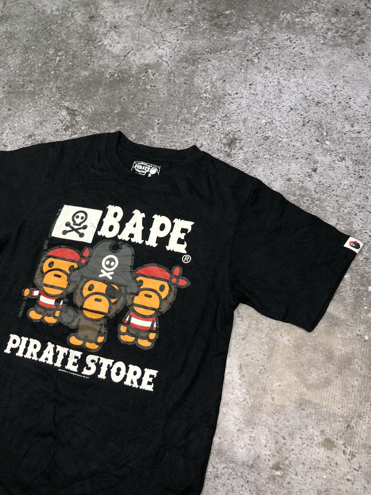 BAPE PIRATSTORE TEE