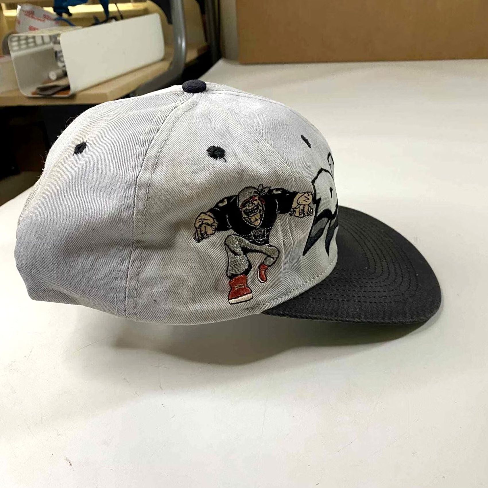 Vintage VINTAGE Raiders NFL Team Heroes Snapback Hat Grafitti Size ONE SIZE - 5 Thumbnail