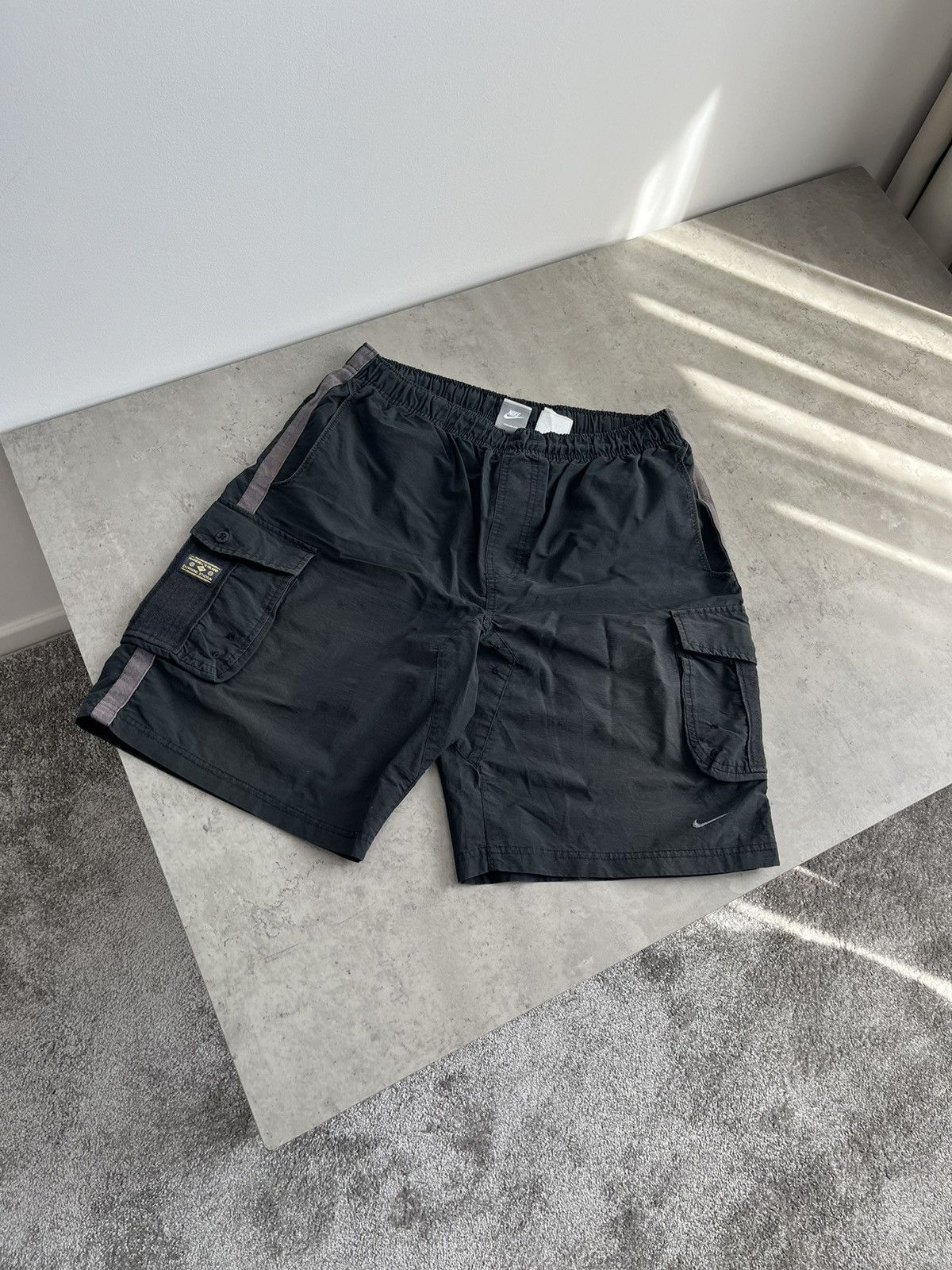 Vintage Vintage Nike Hype Cargo Shorts Size US 34 / EU 50 - 1 Thumbnail
