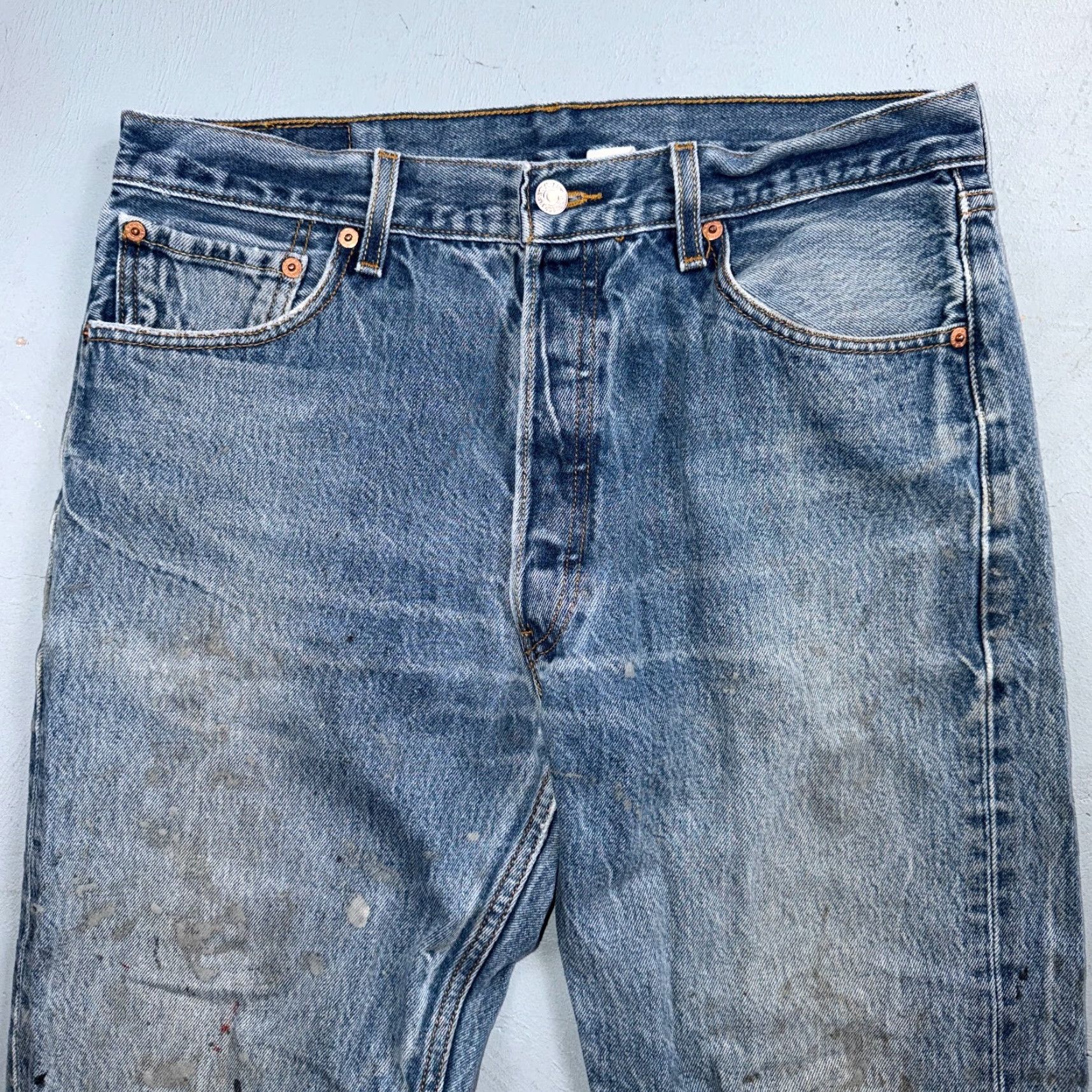 Levi's VINTAGE Levi's 501 Jeans Men Levi's 501 Series 5-Pocket Denim Blue Straight 90s 35x34 35x34 Regular Mens Jeans Size US 35 - 2 Thumbnail