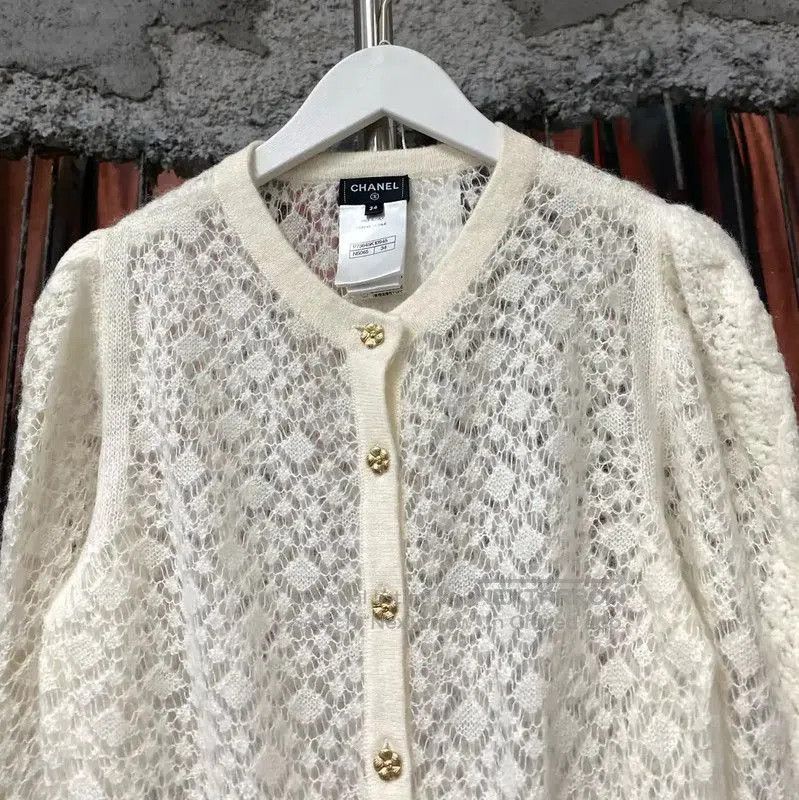 Chanel Chanel White Long Sleeve Cropped Knit Sweater . Size XXS / US 00 / IT 34 - 3 Thumbnail