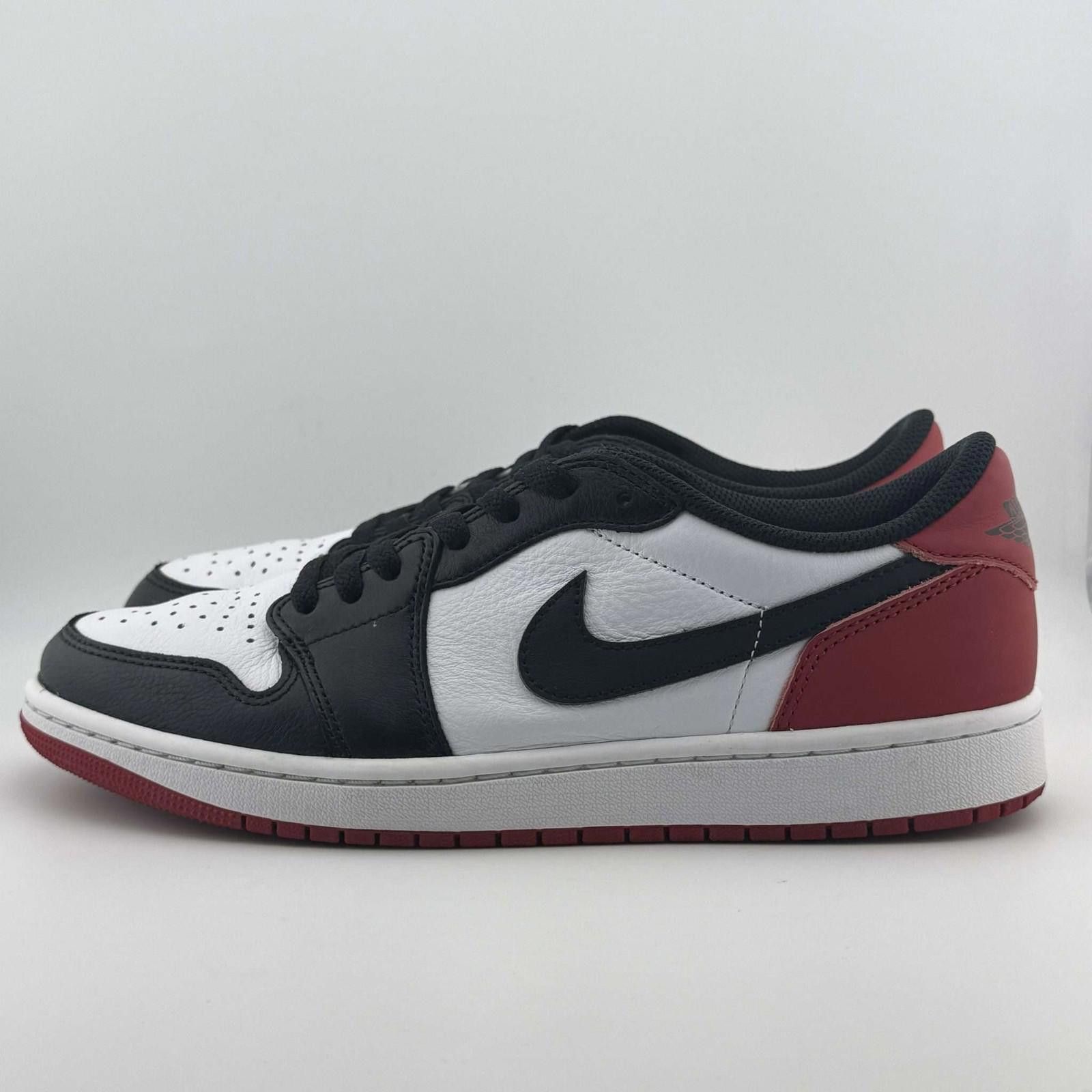 Nike Nike Air Jordan 1 Low Black Toe 9.5 Used OG Box Size US 9.5 / EU 42-43 - 2 Thumbnail