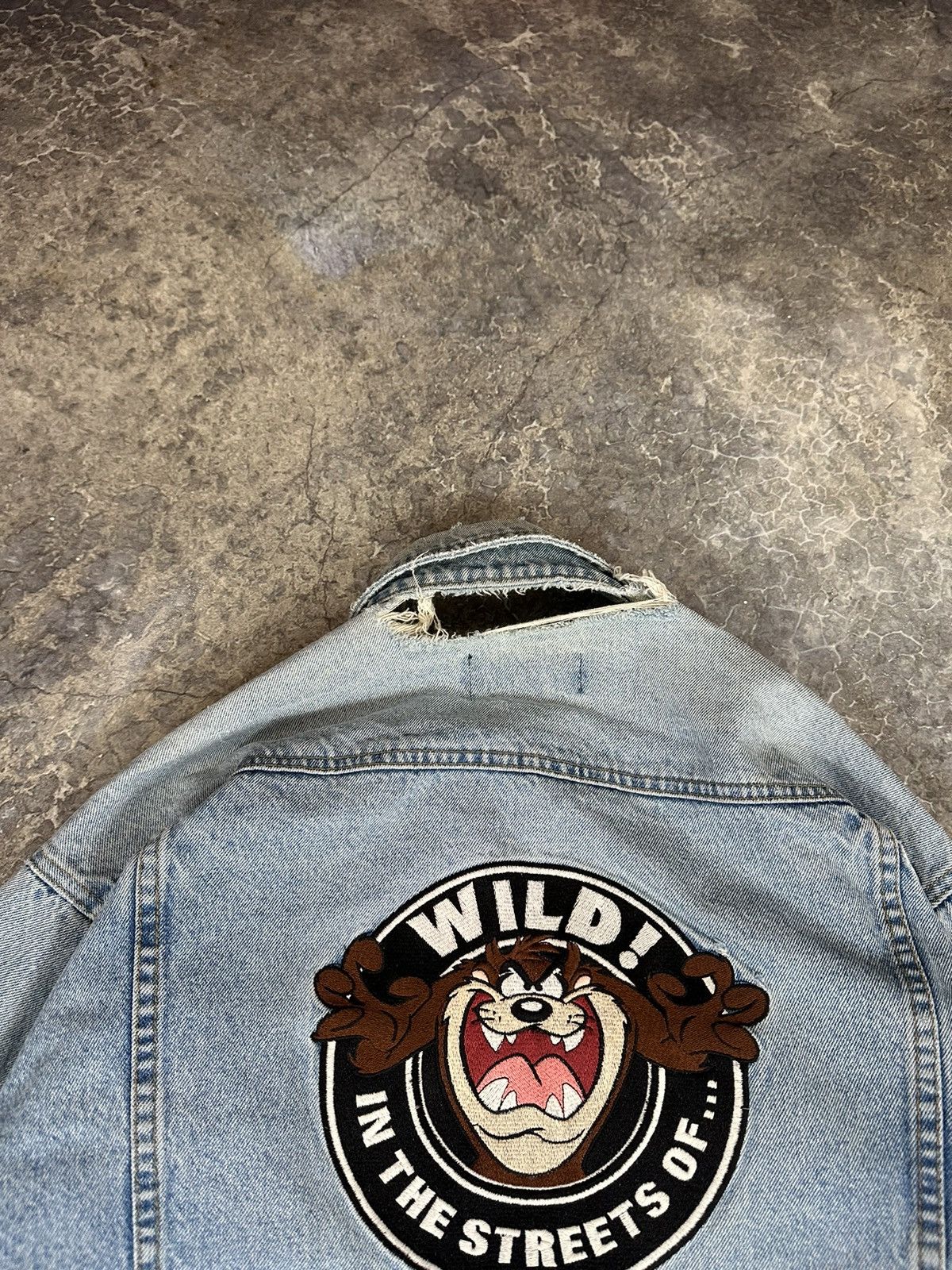 Vintage × Warner Bros Vintage Distressed Taz Denim Jacket Size US S / EU 44-46 / 1 - 5 Thumbnail