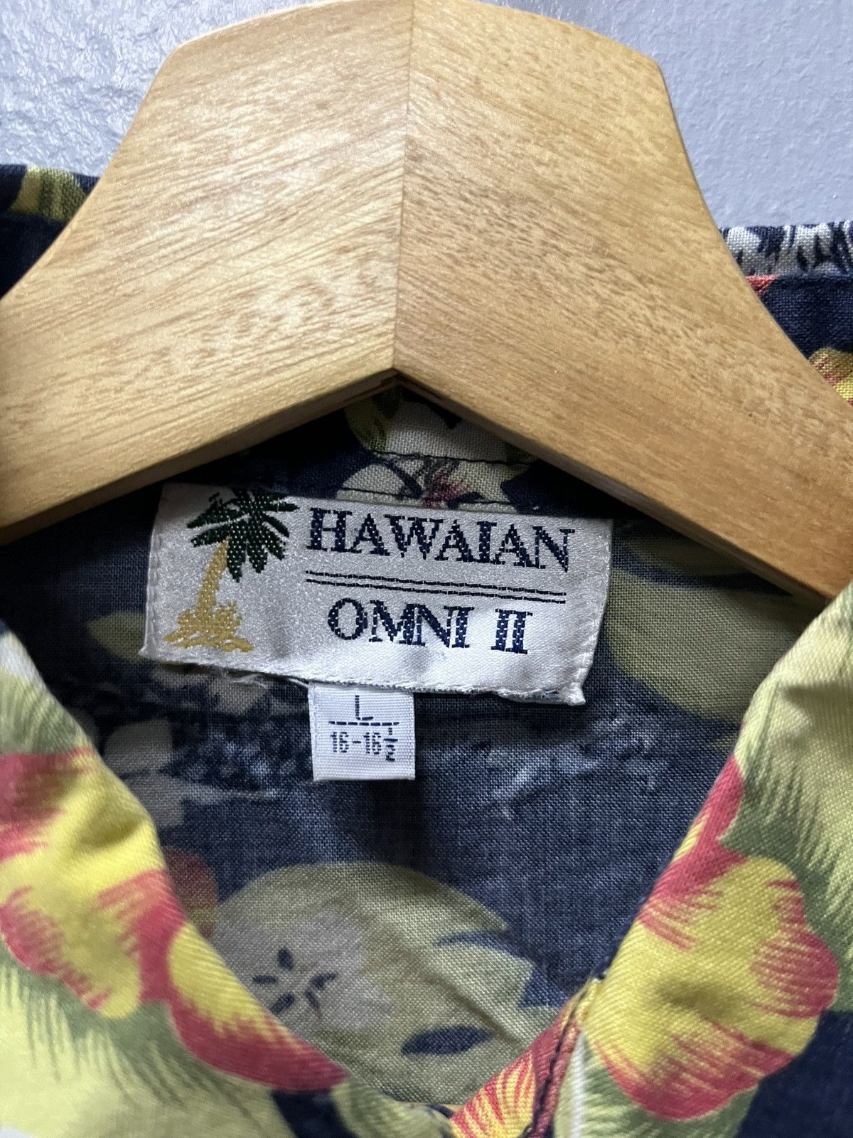 Vintage Hawaiian Shirt Floral and Dragon Print Size US L / EU 52-54 / 3 - 8 Thumbnail