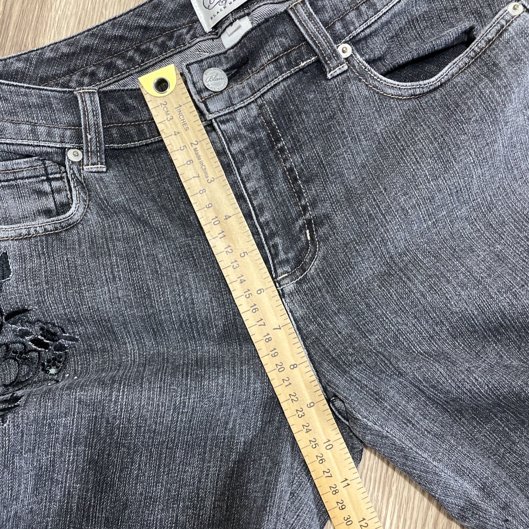 White House Black Market White House Black Market Crop Capri Jeans Embroidered Blue Size 6 Womens Size 28" / US 6 / IT 42 - 5 Thumbnail