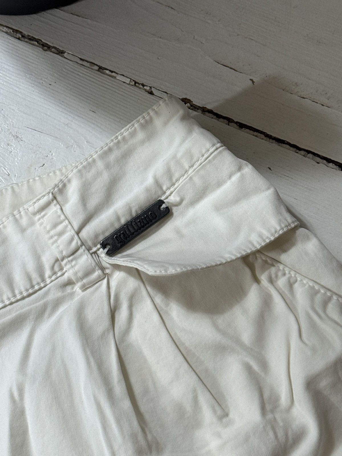 John Galliano VINTAGE GALLIANO 2000s WHITE MINI SHORTS Size 27" / US 4 / IT 40 - 4 Thumbnail