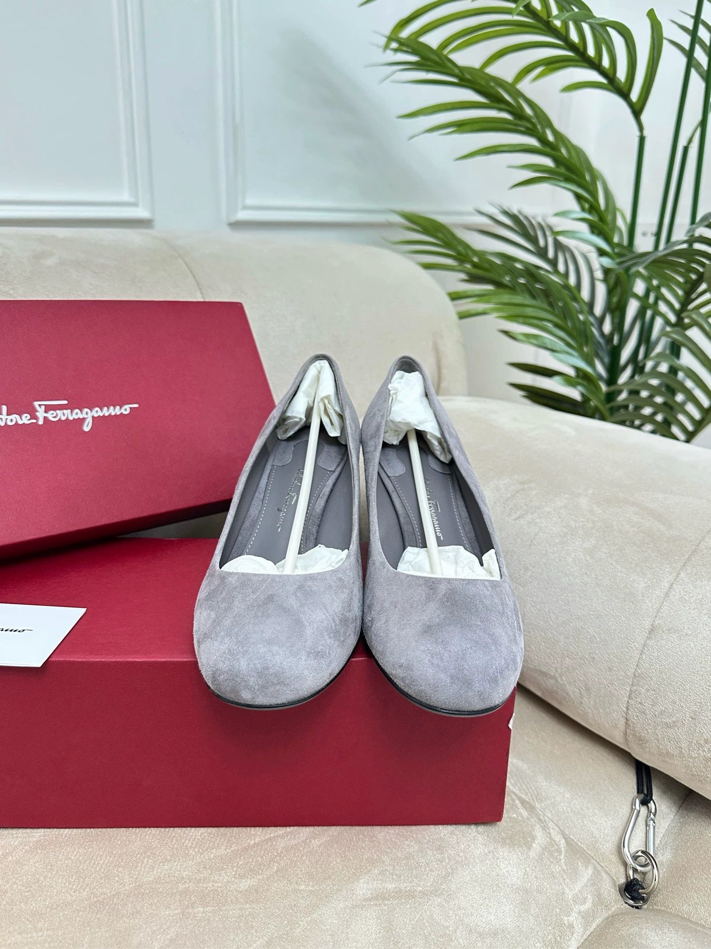 Other FERRAGAMO suede petal heel women's gray 37 Size US 6 / IT 36 - 2 Thumbnail